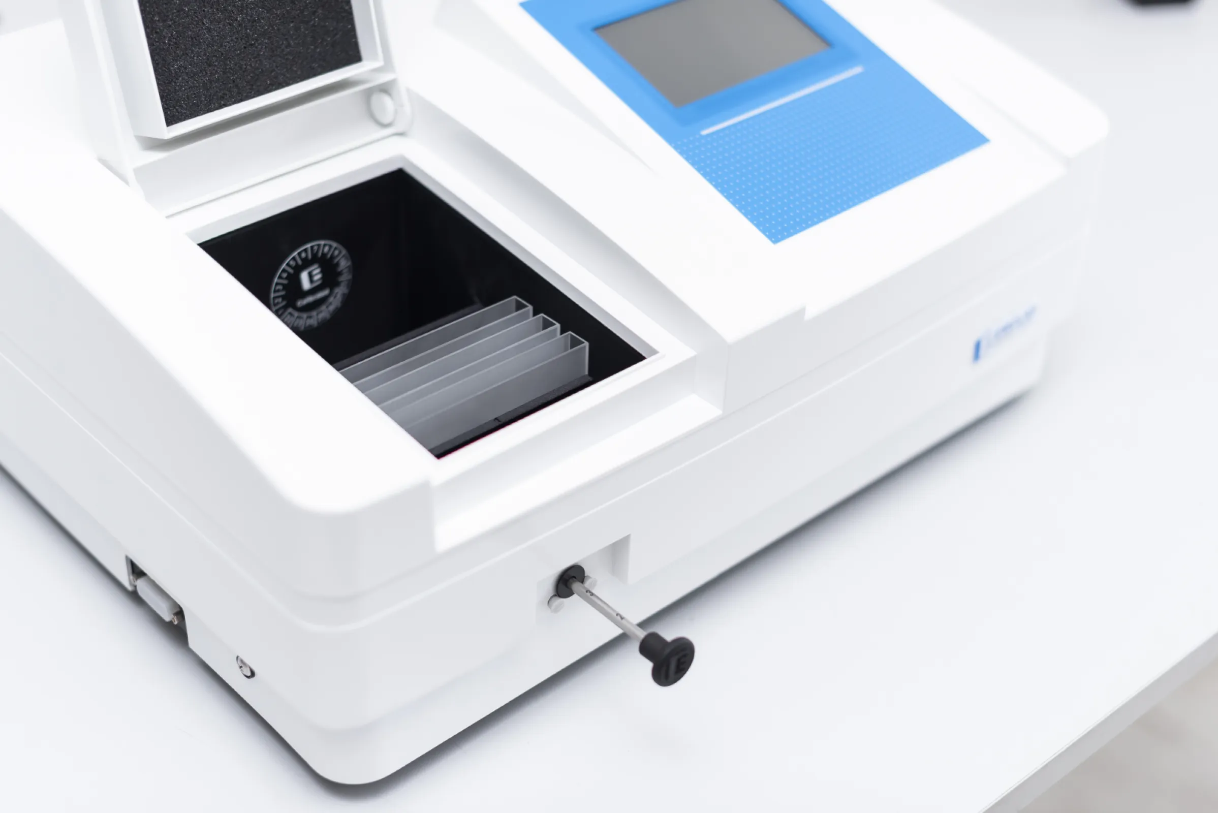 EMC-4FLASH2 with new quick change cell holder system