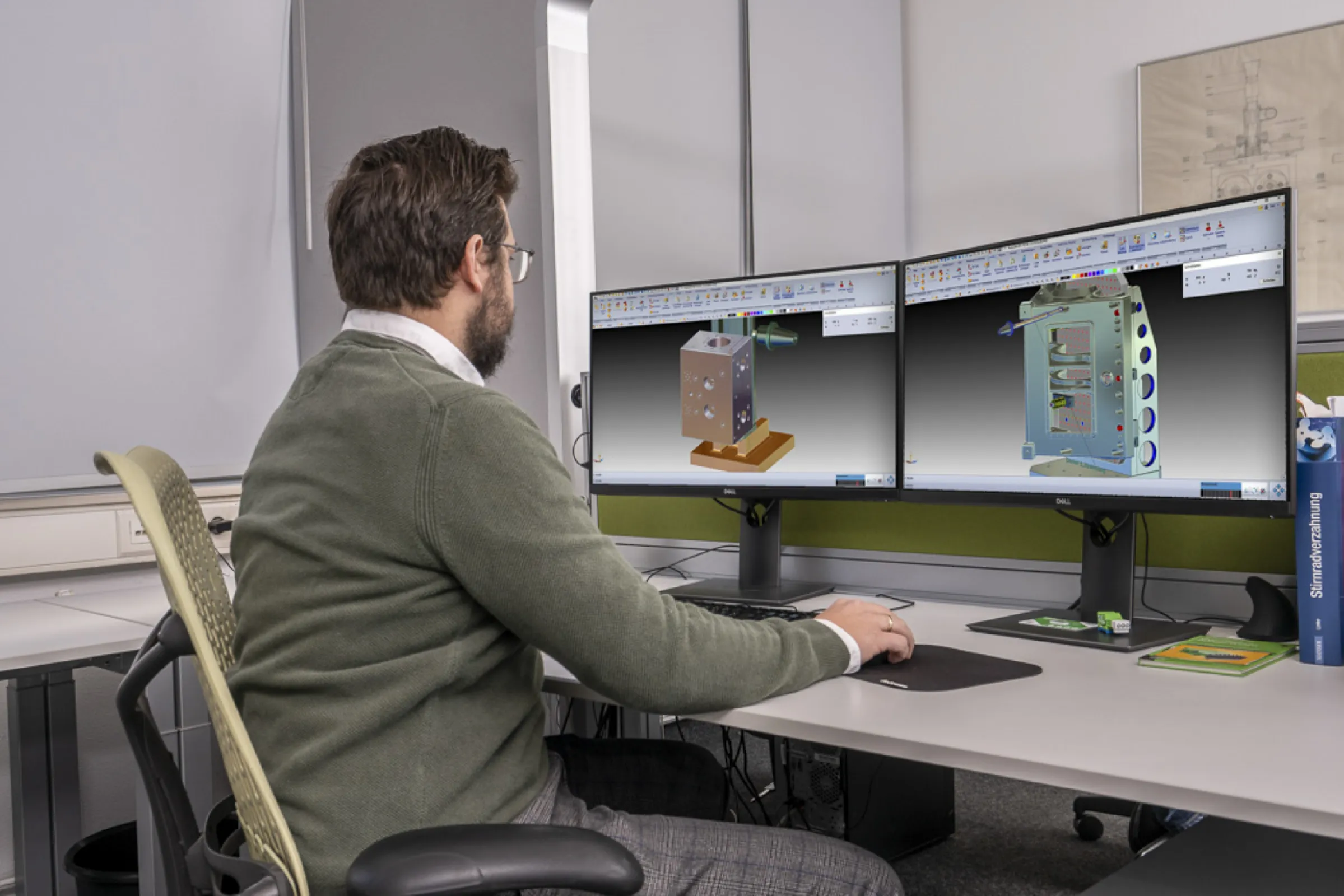 Precision engineering at work – developing custom high-pressure solutions with advanced technical design.