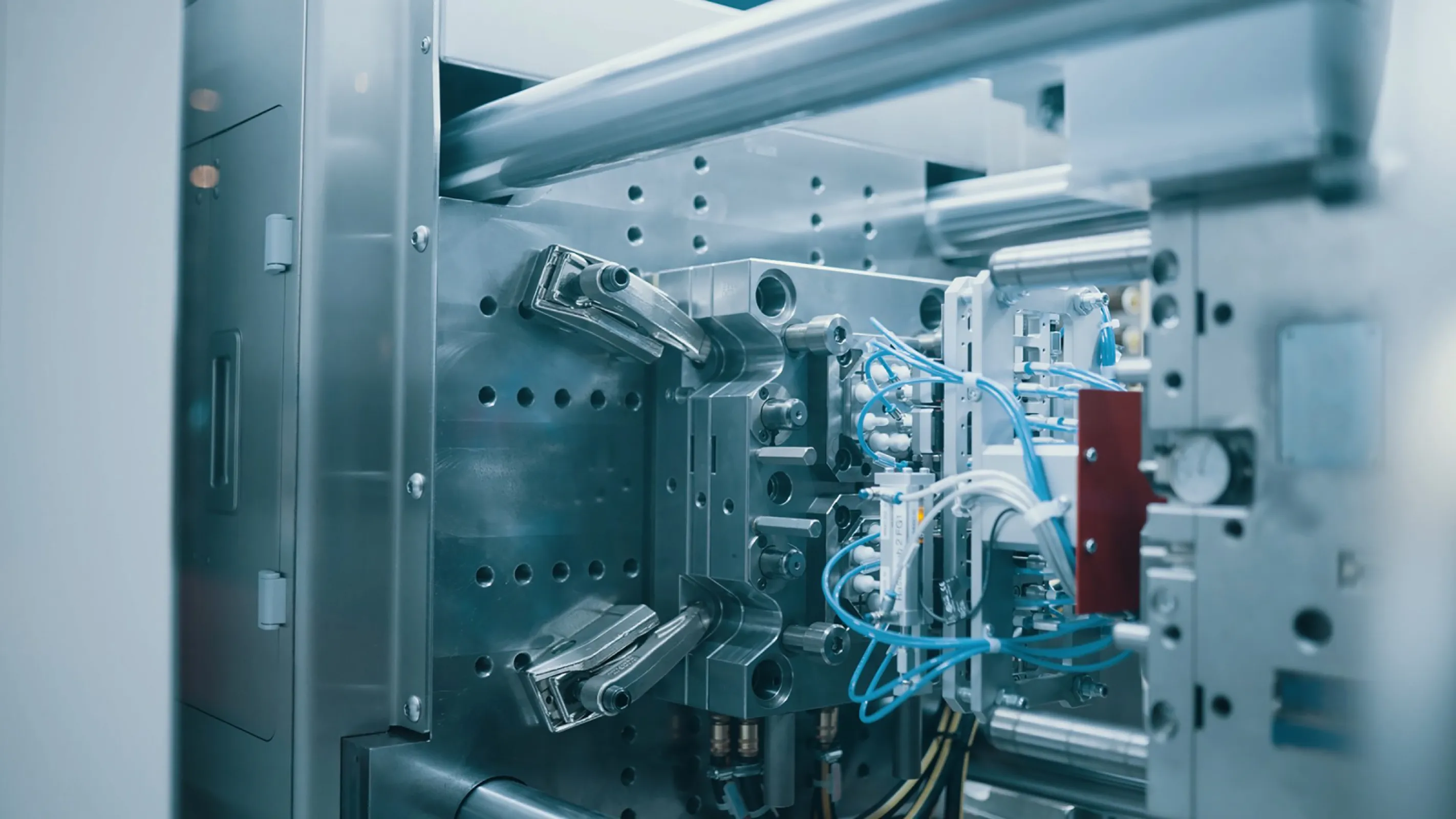 De-molding process of medical molded parts