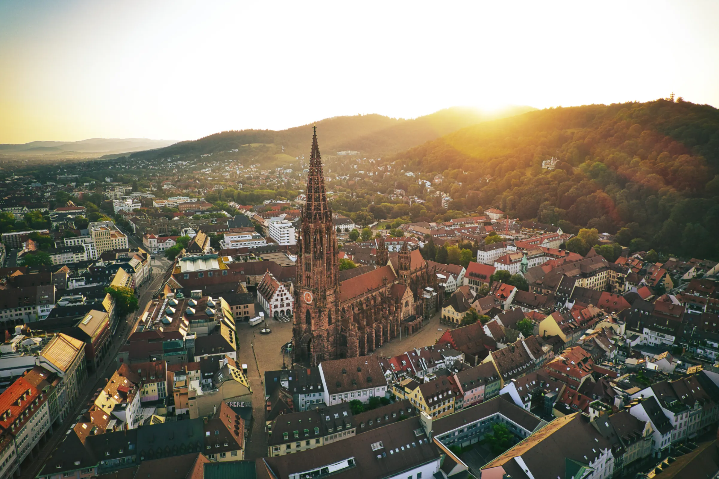 235.000 inhabitants, historical and smart University city