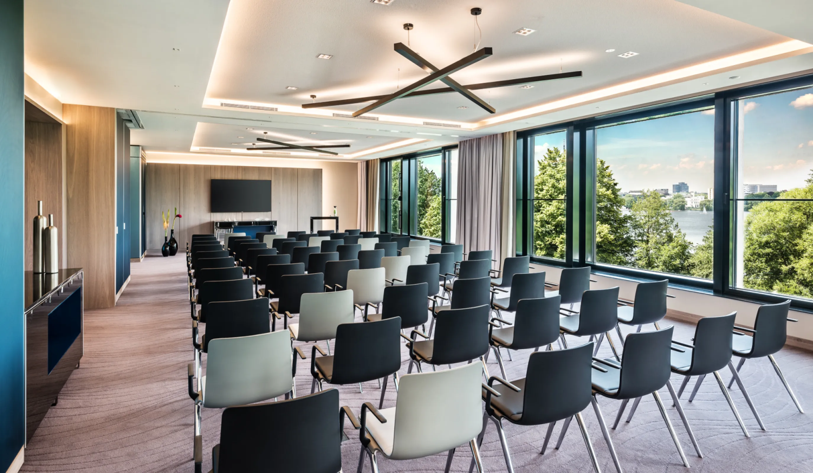 Le Méridien Hamburg - Ballroom overlooking the Alster river