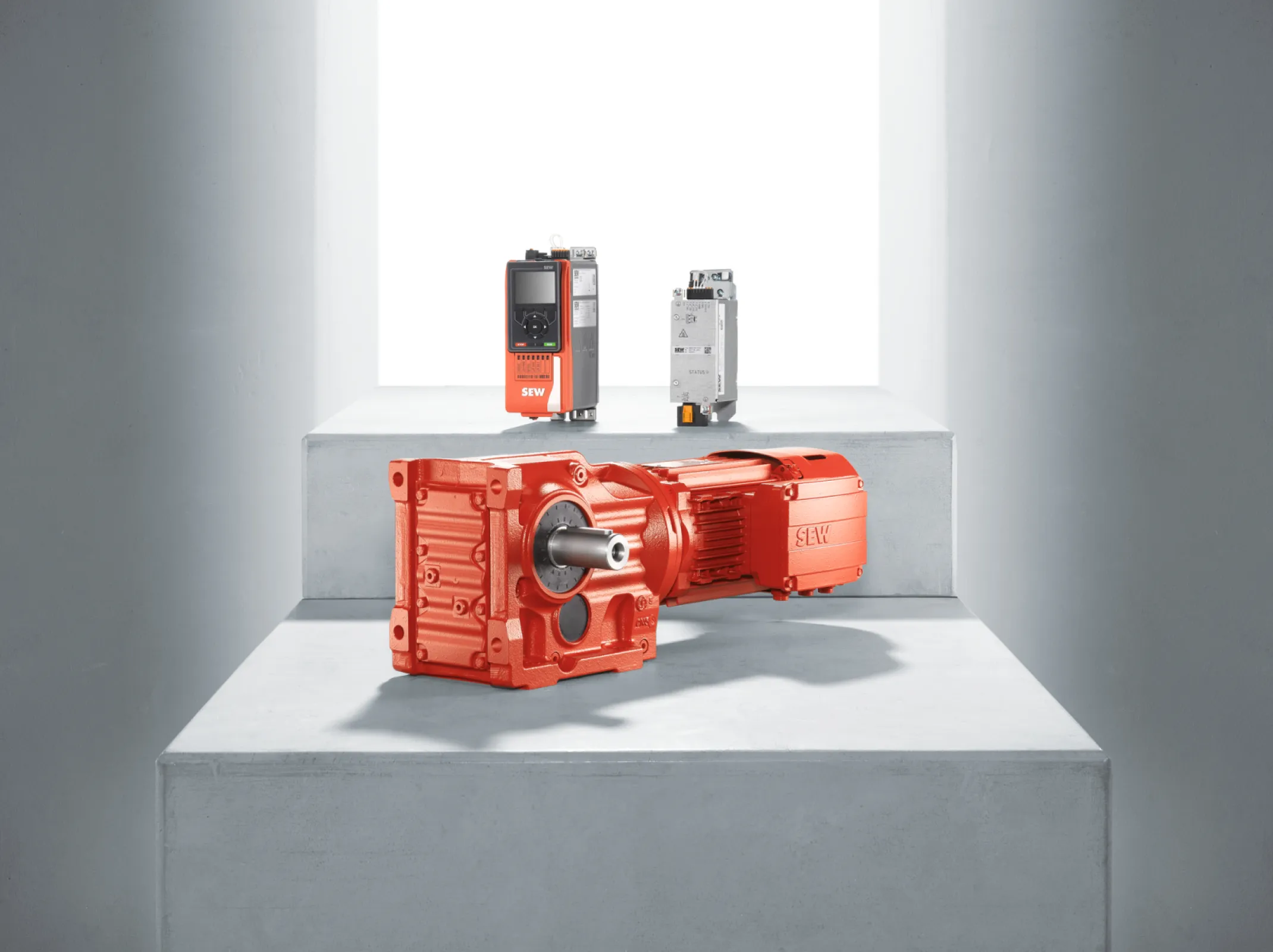 Helical-bevel gearmotor with frequency inverters