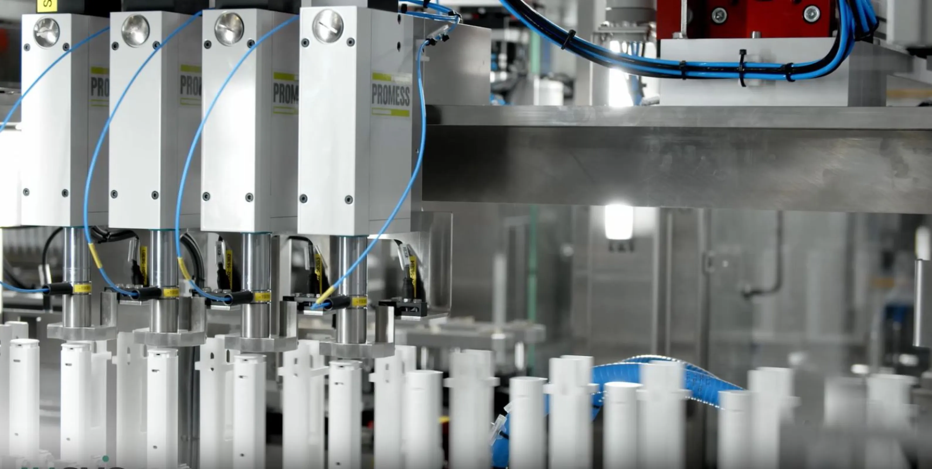 Assembly line with assembly presses for the production of insulin pens.