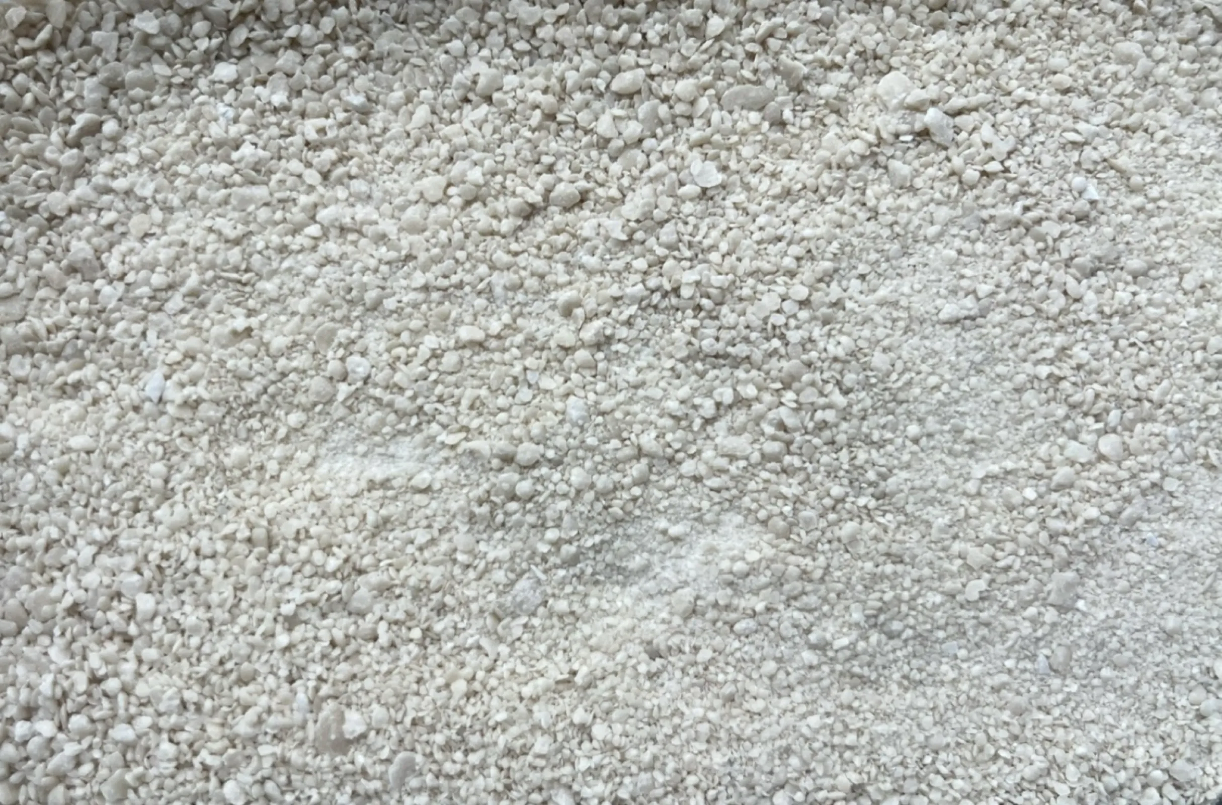 Calcium based lubricant with medium fat content