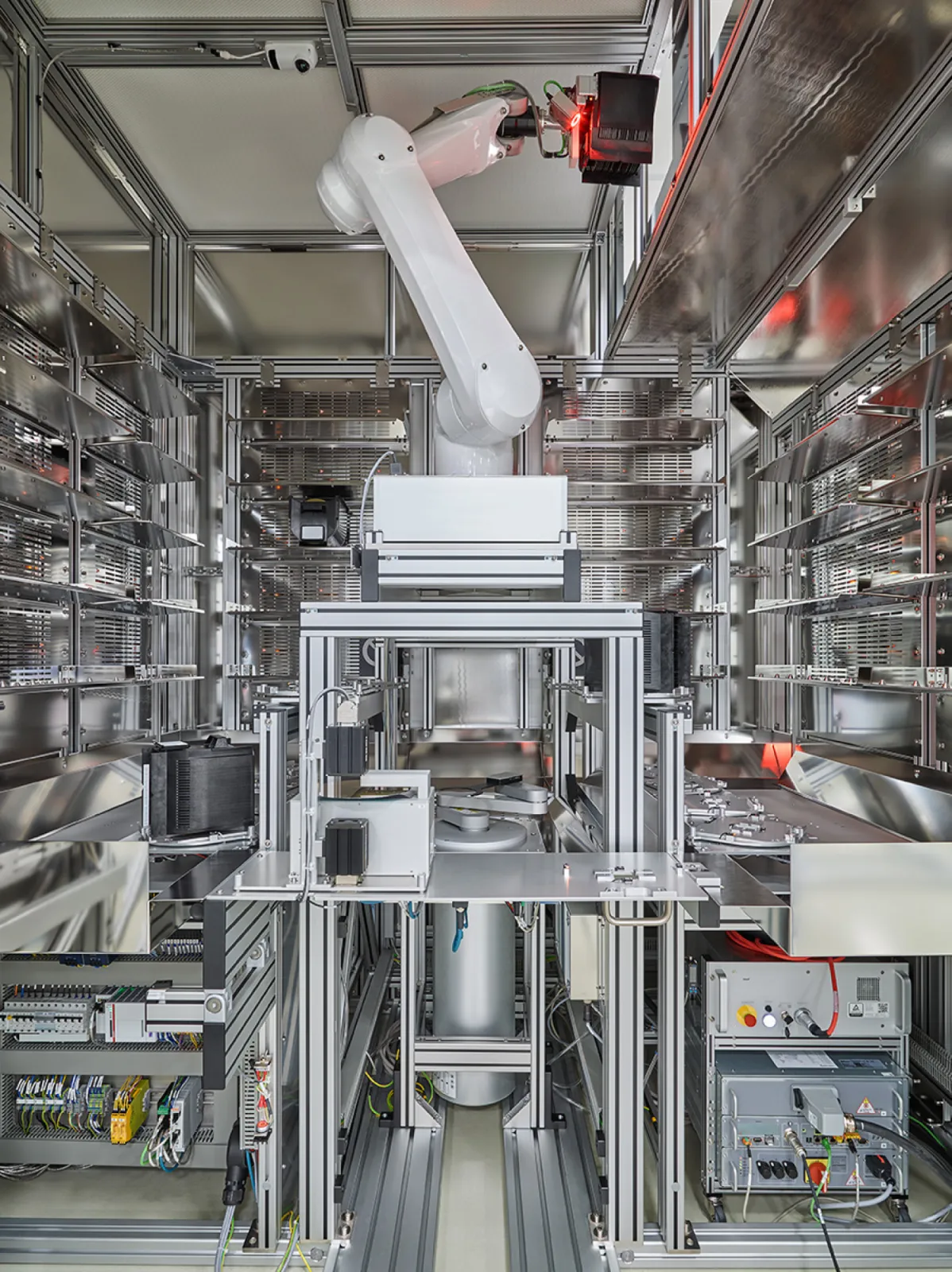 The TWC with its compact and highly flexible layout allows up to 93 storage bins.