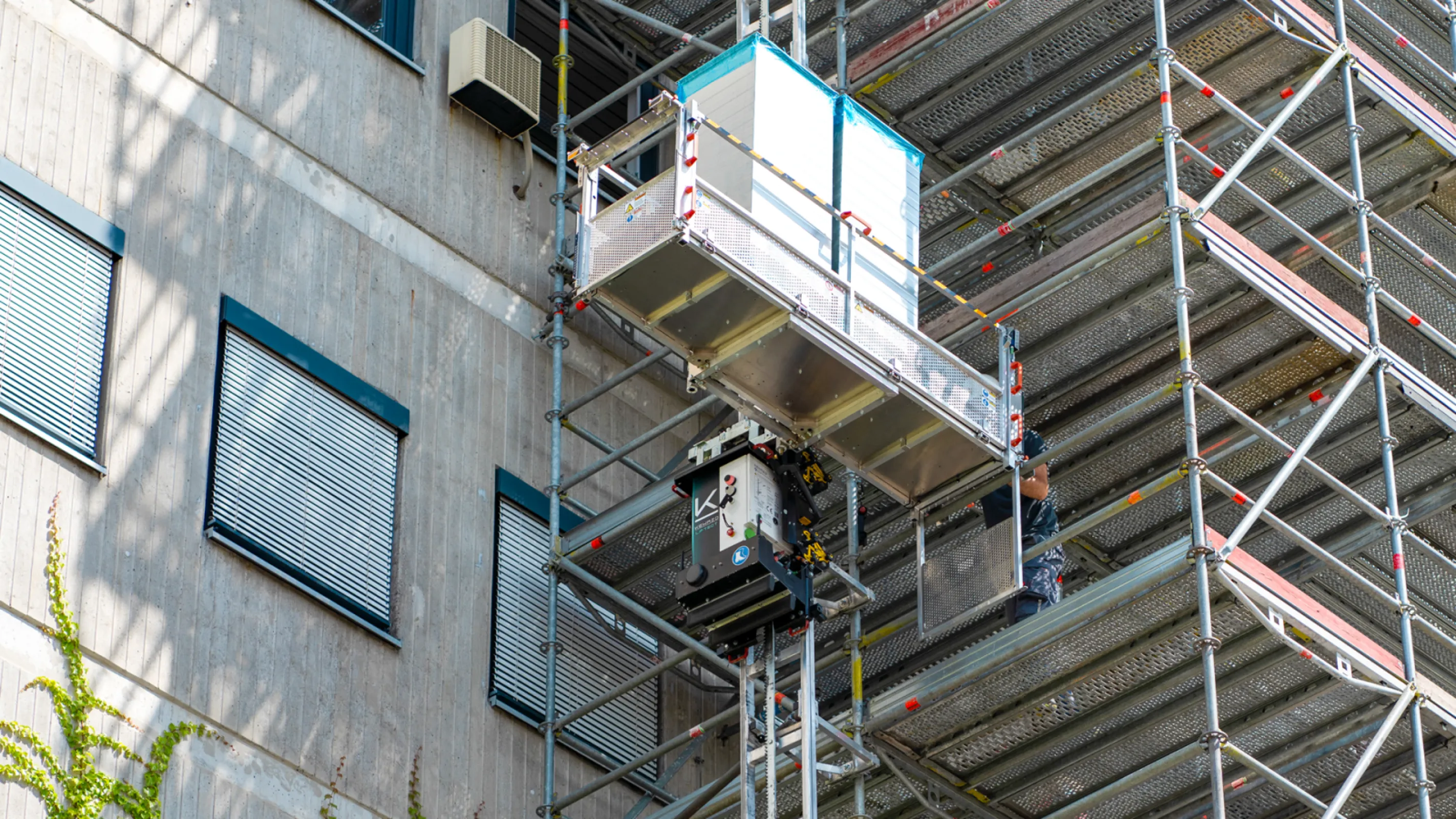 LIFTBOT with general material platform at BASF Ludwigshafen