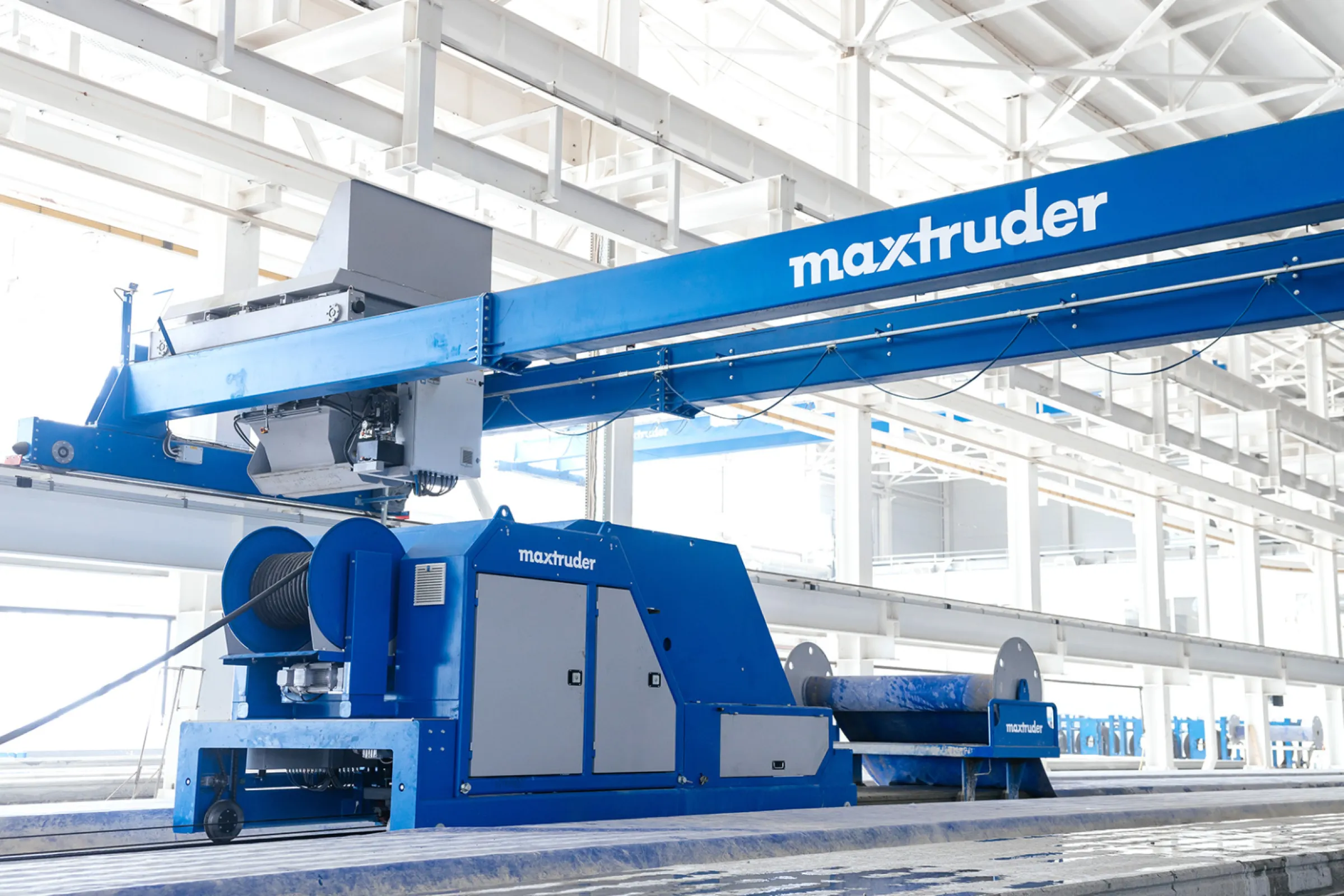 Extruder for prestressed hollowcore slabs