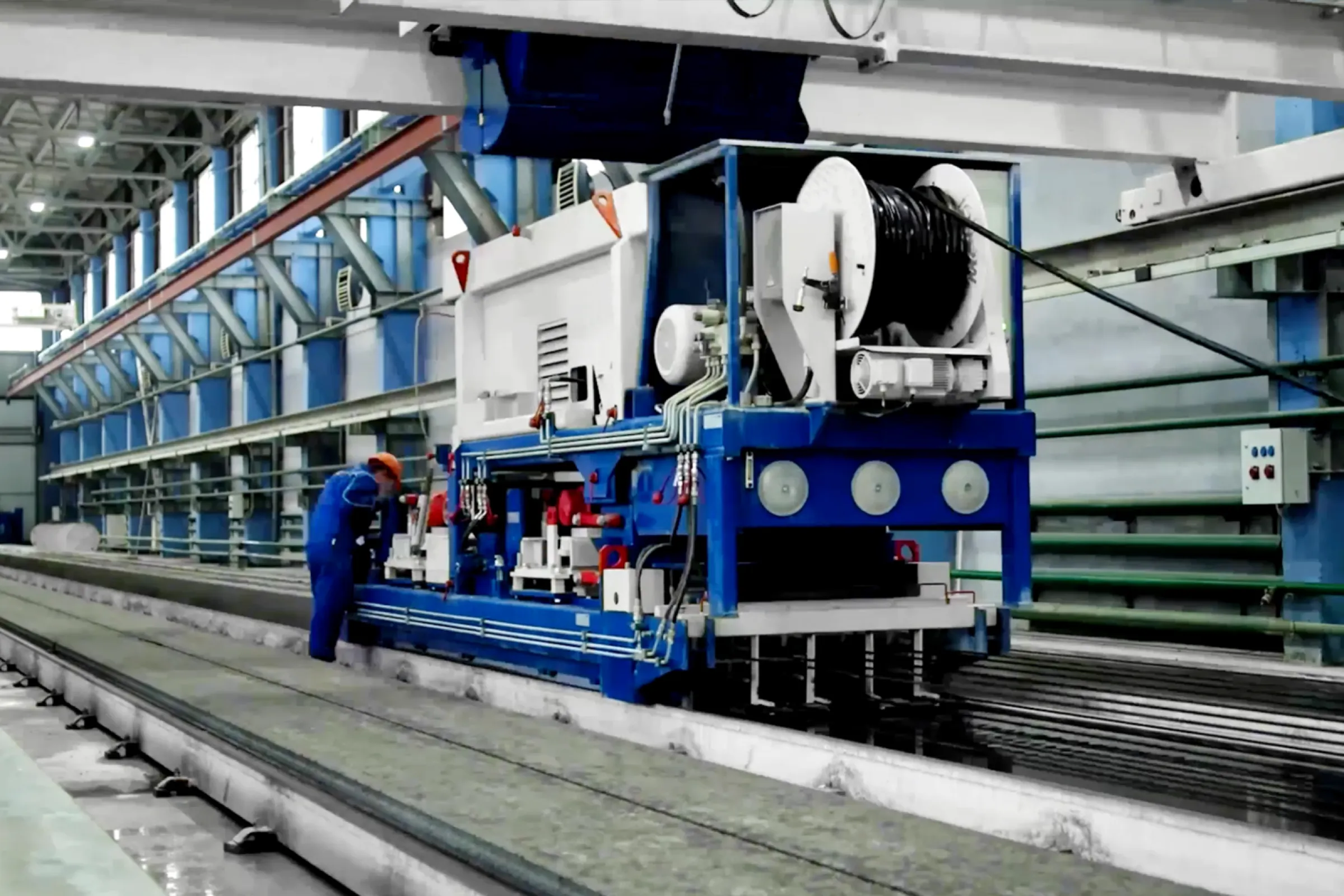 Slipformer for a multitude of prestressed concrete elements