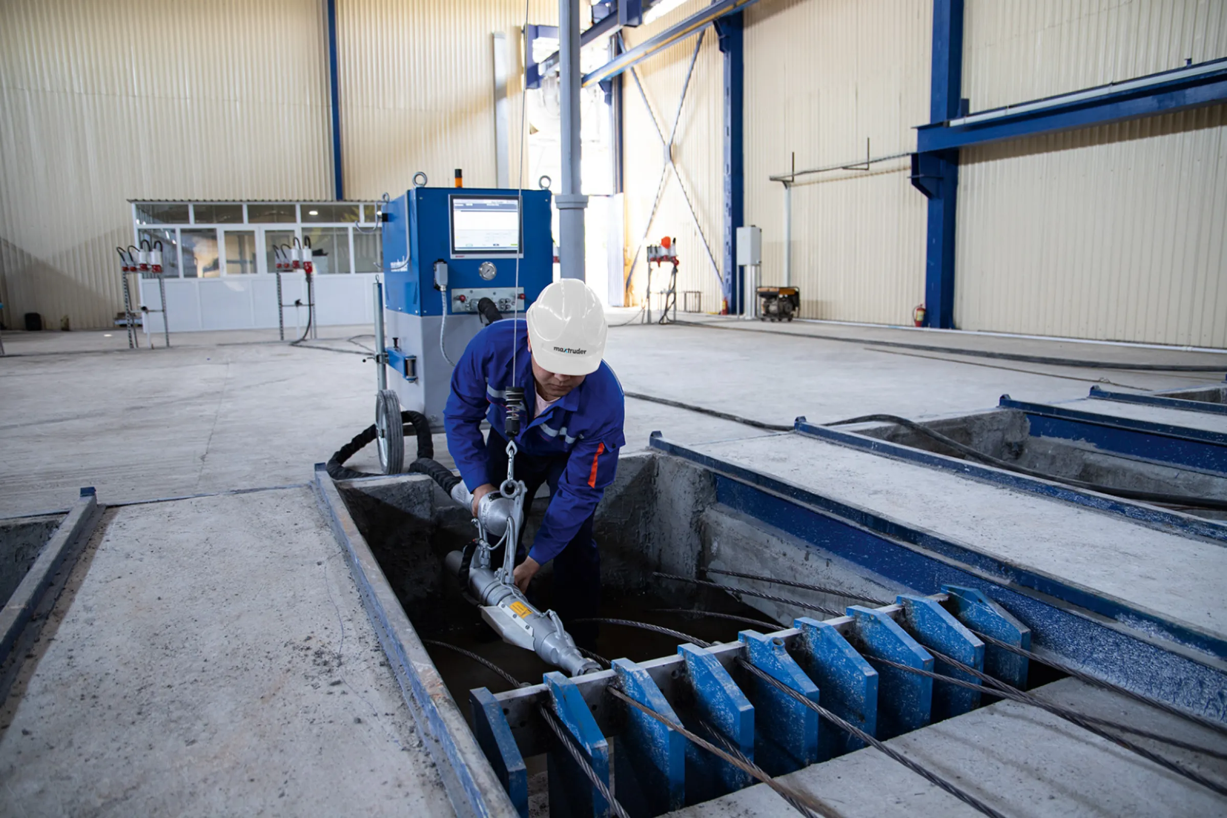 Prestressing of precast concrete elements