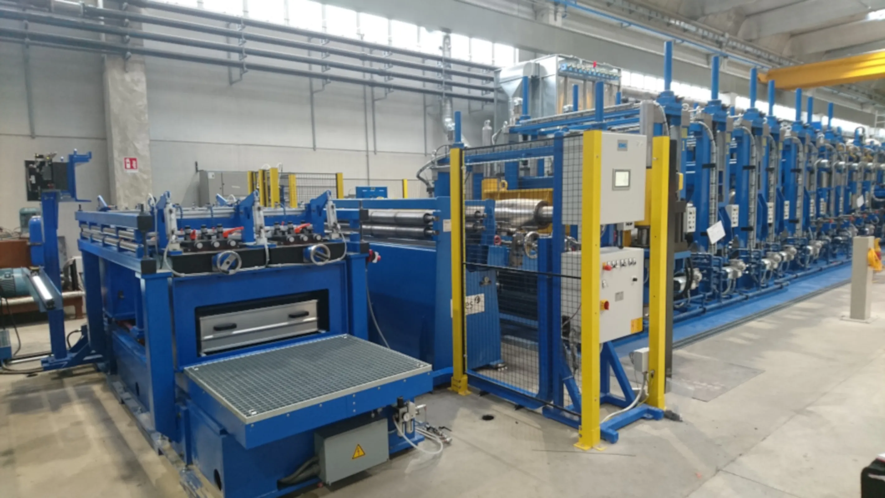 Strip edge trimming machine for the optimization of the tube welded seam