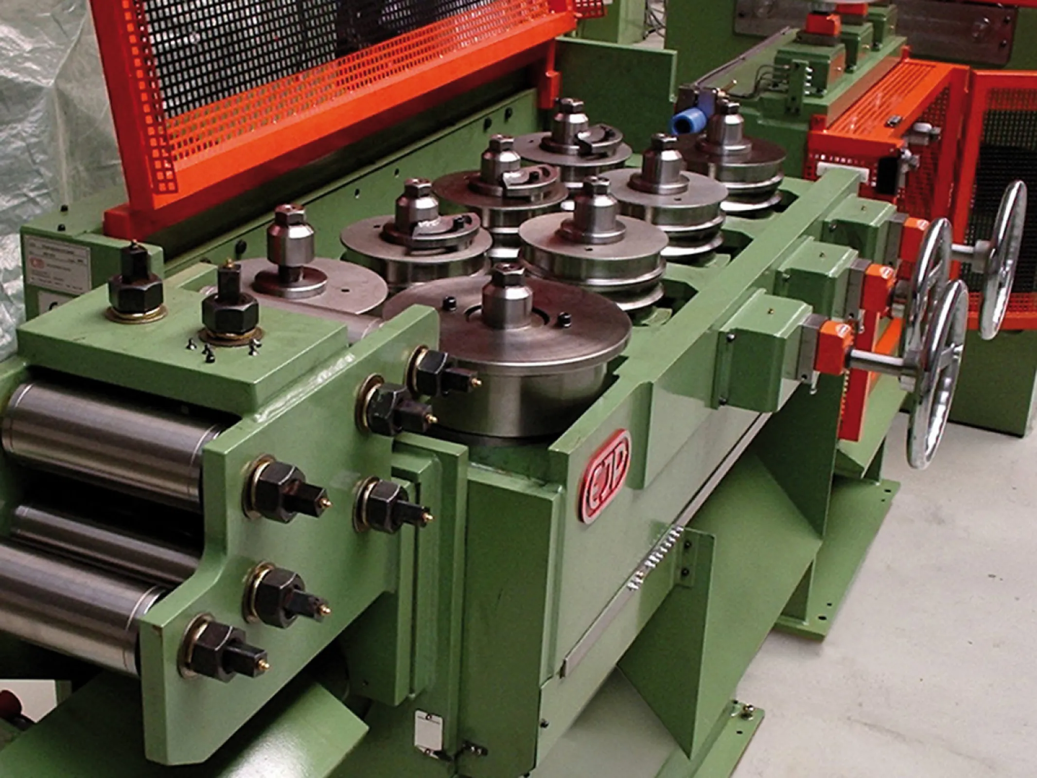 Profile straightener