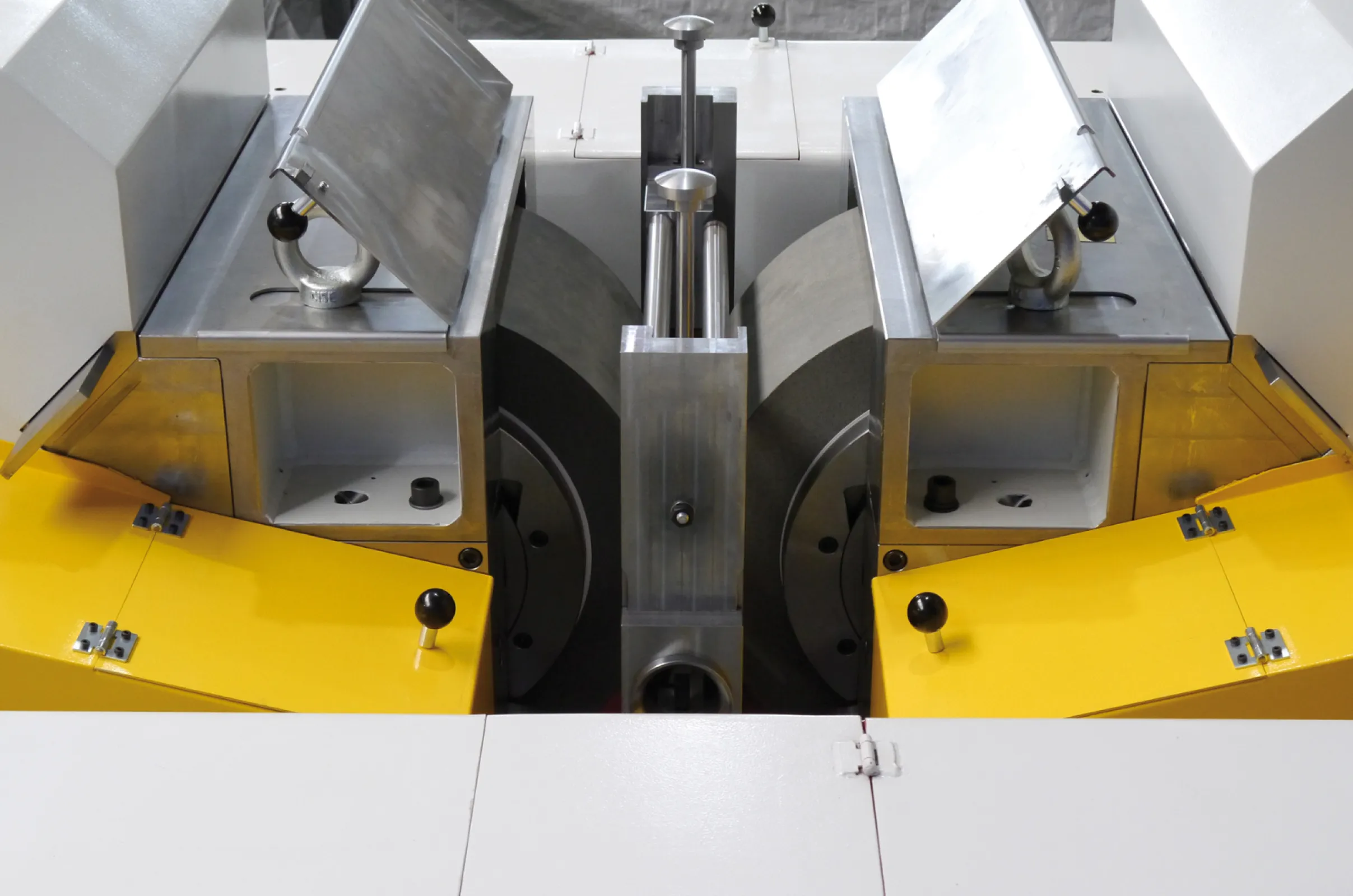 Centerless grinding machine Centerless grinding machine