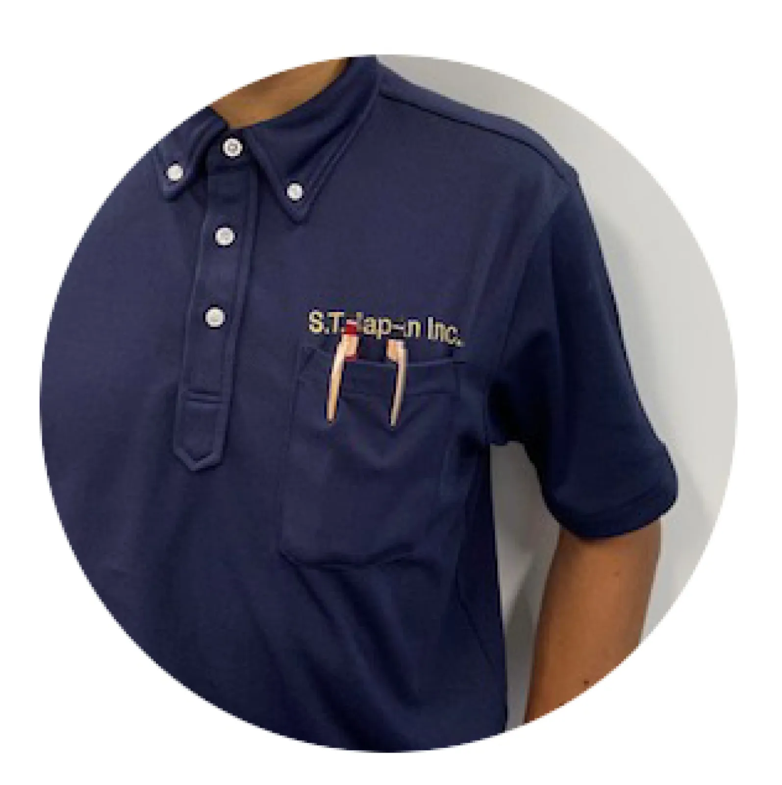 Retractable blade for safe storage and portability