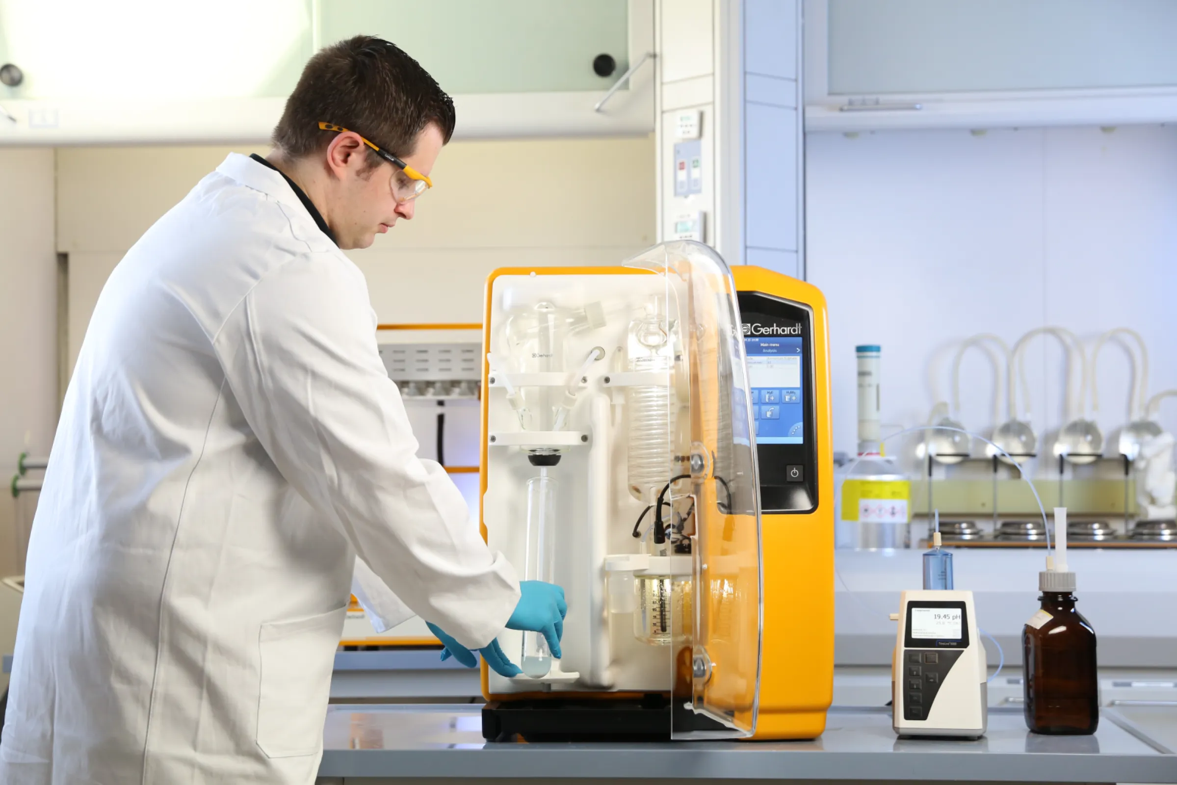 Steam distillation systems for Kjeldahl analysis