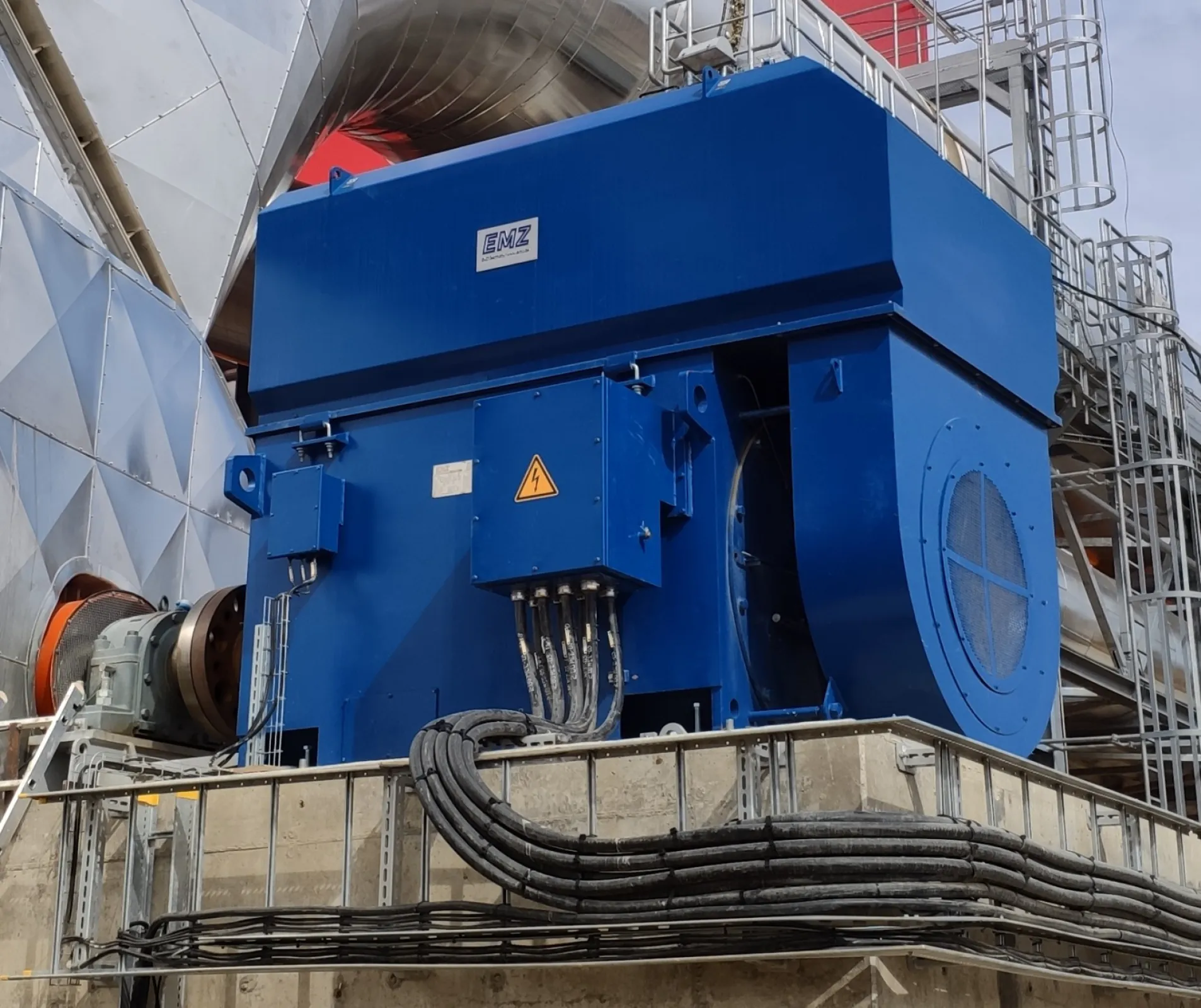 Motor: EMZ AKL 710-08-047 (2800 kW / 690V) - Application: Fan - Location: Kazakhstan