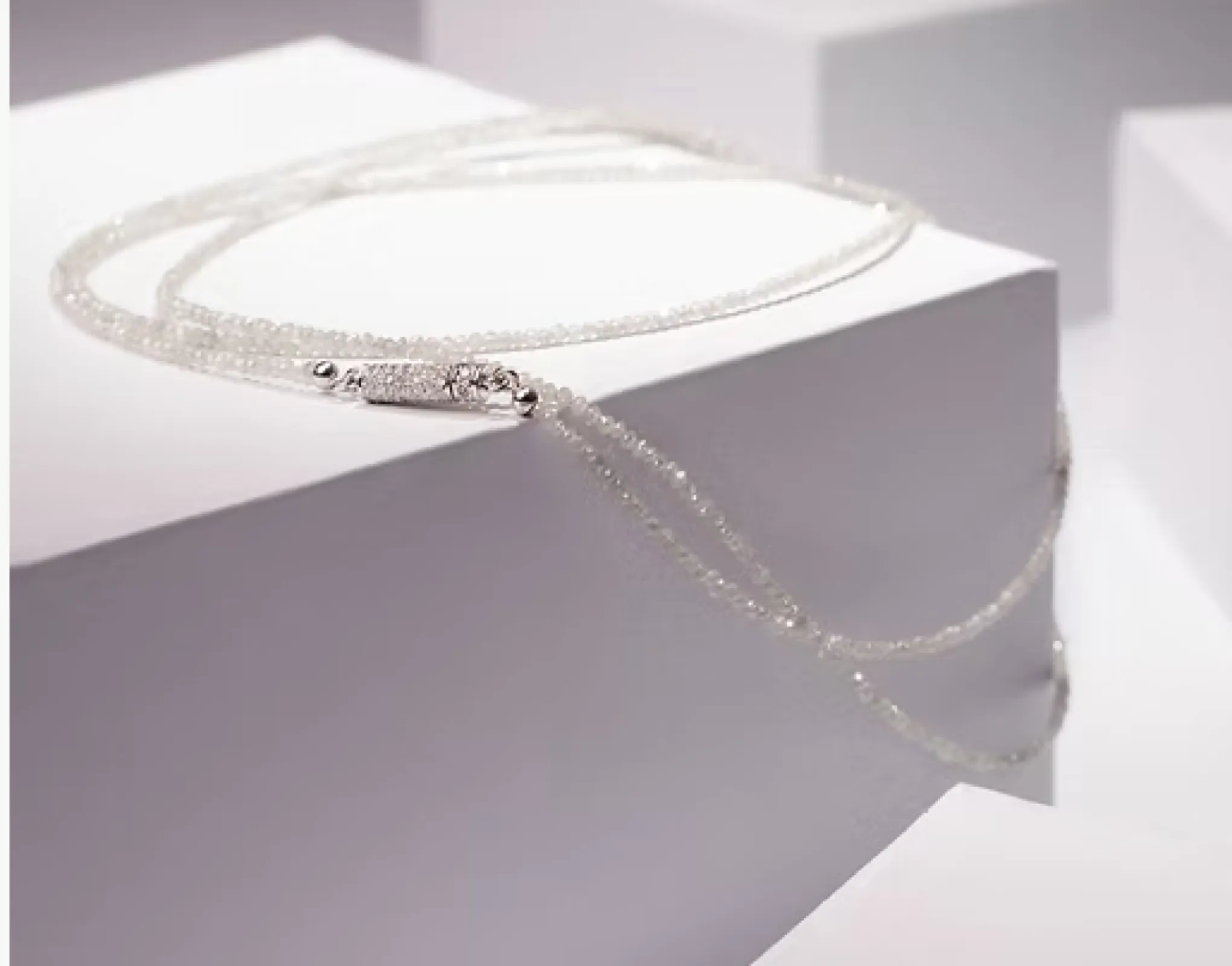 Diamond Beads white/grey with Diamond clasp 750/-