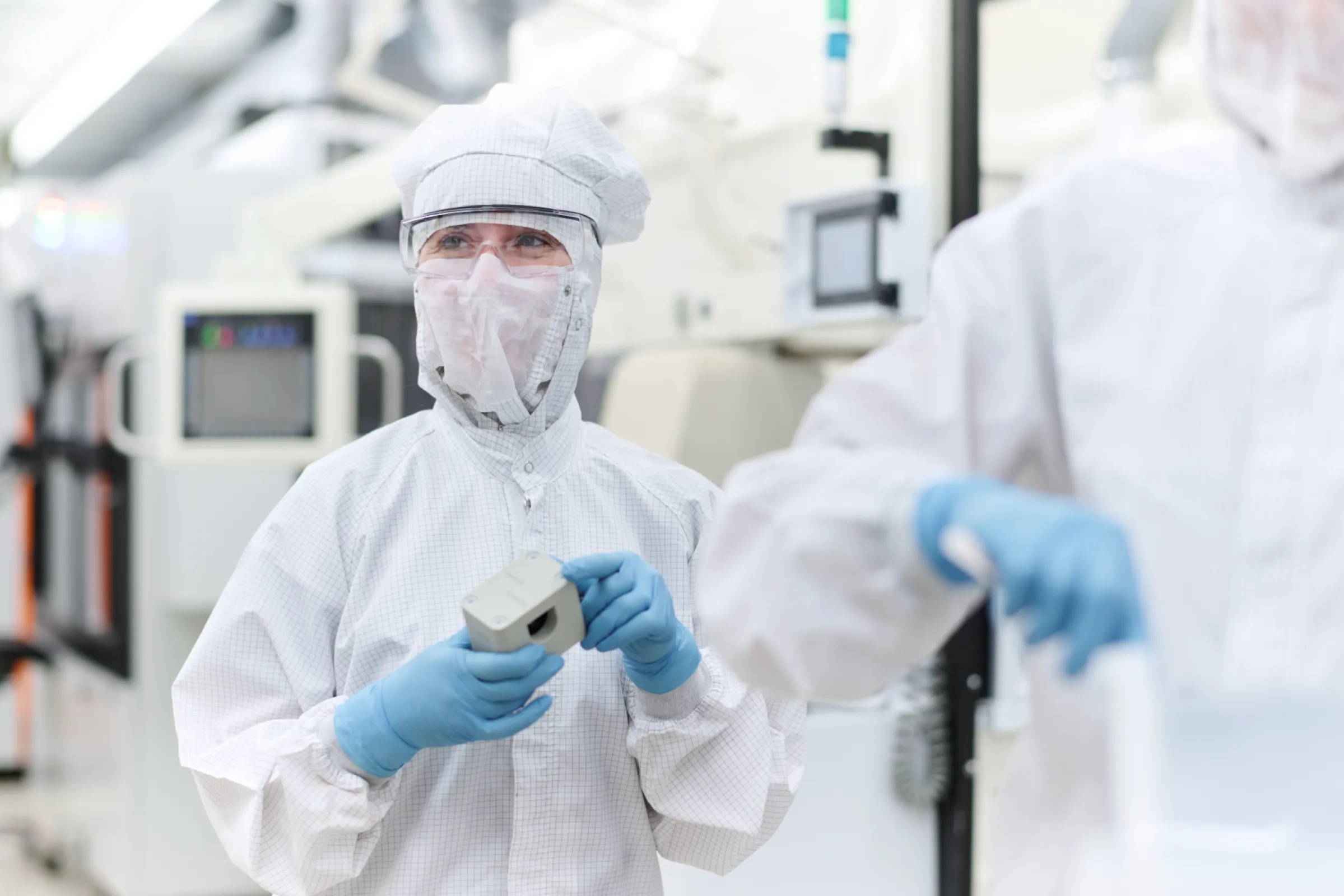 The installation of SEMIFLOW flow sensors contributes to resource efficient and sustainable working in chemical supply systems in wafer manufacturing