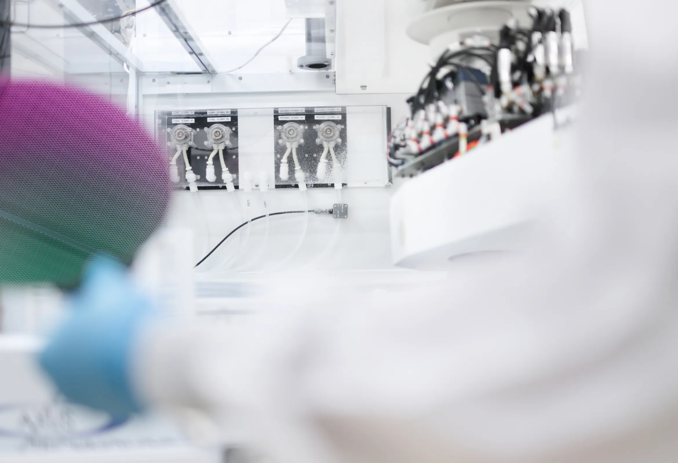 Flow measurement with highly accurate non-contact SEMIFLOW flow meters is necessary in CMP for slurry management