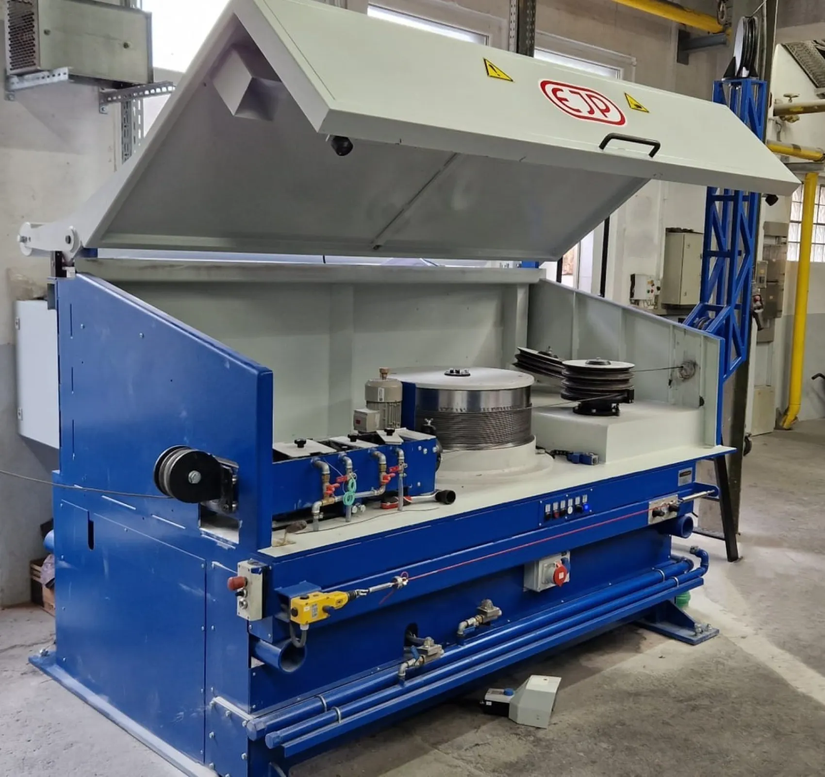 Single block drawing machine