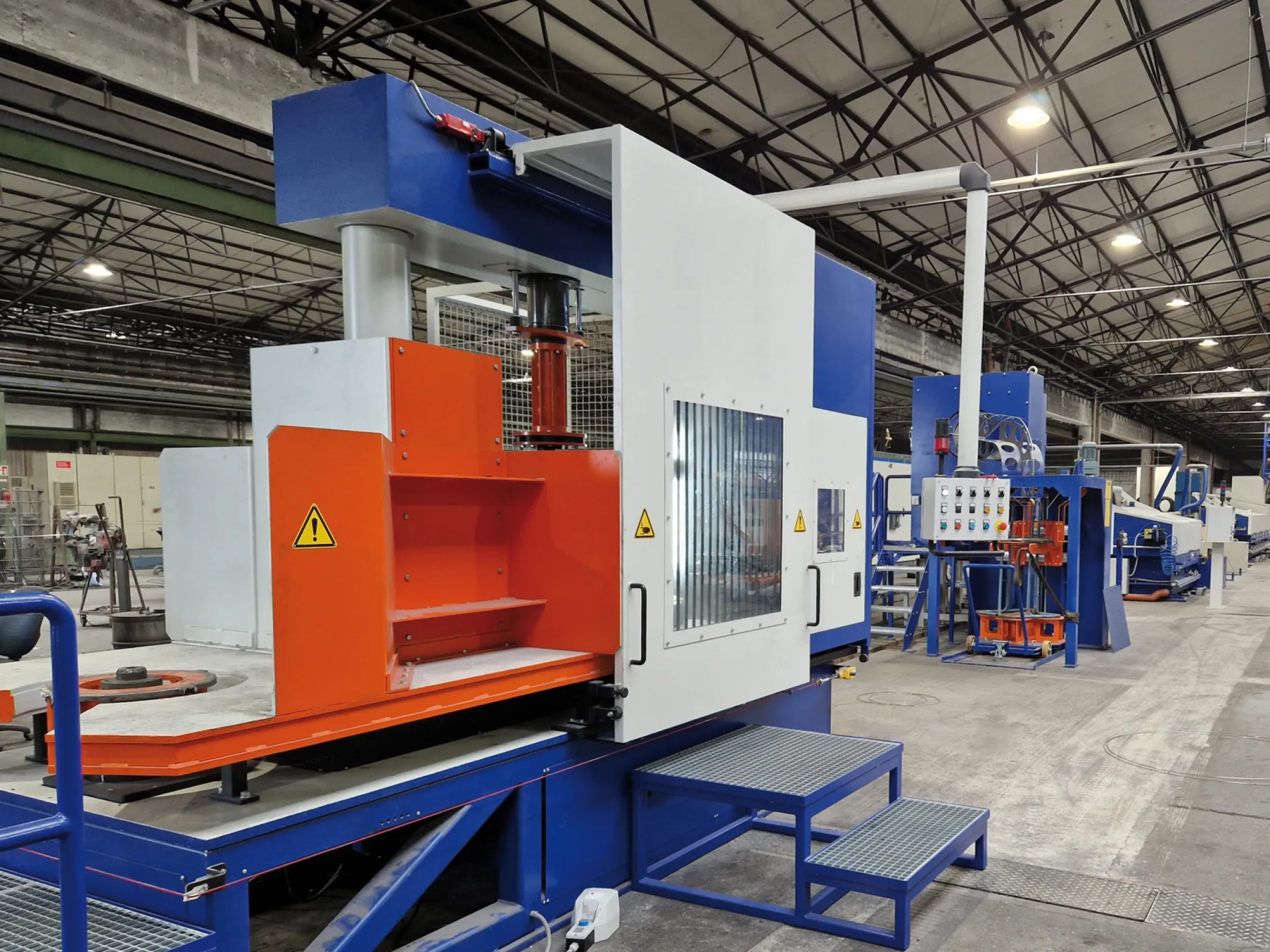 Double vertical shaft spooler suitable to spool wires onto steel reels