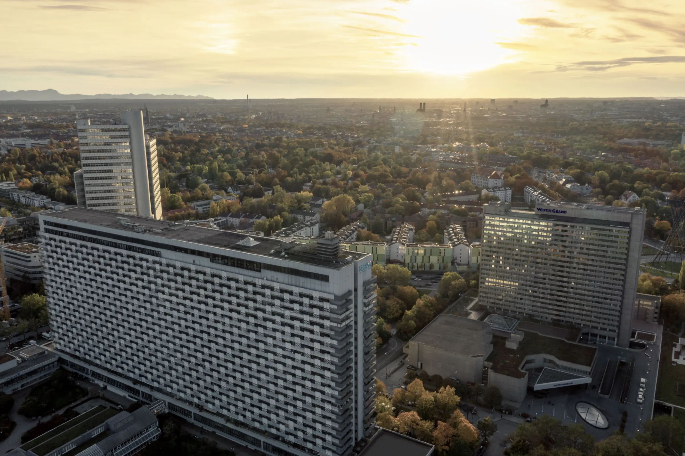 Exterior Westin Grand Munich and Four Points by Sheraton Munich Arabellapark