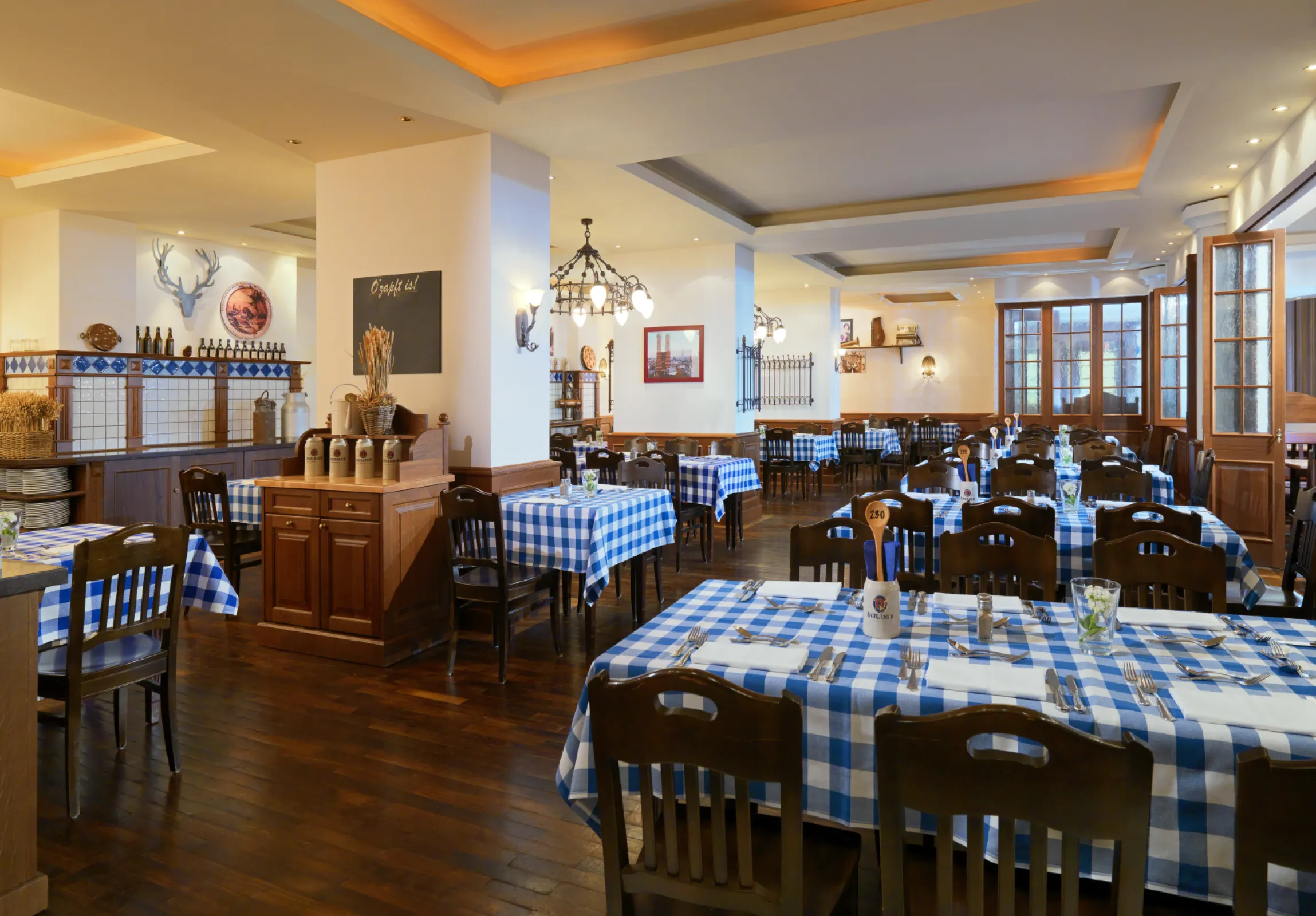 Paulaners Restaurant (capacity 350 pax)