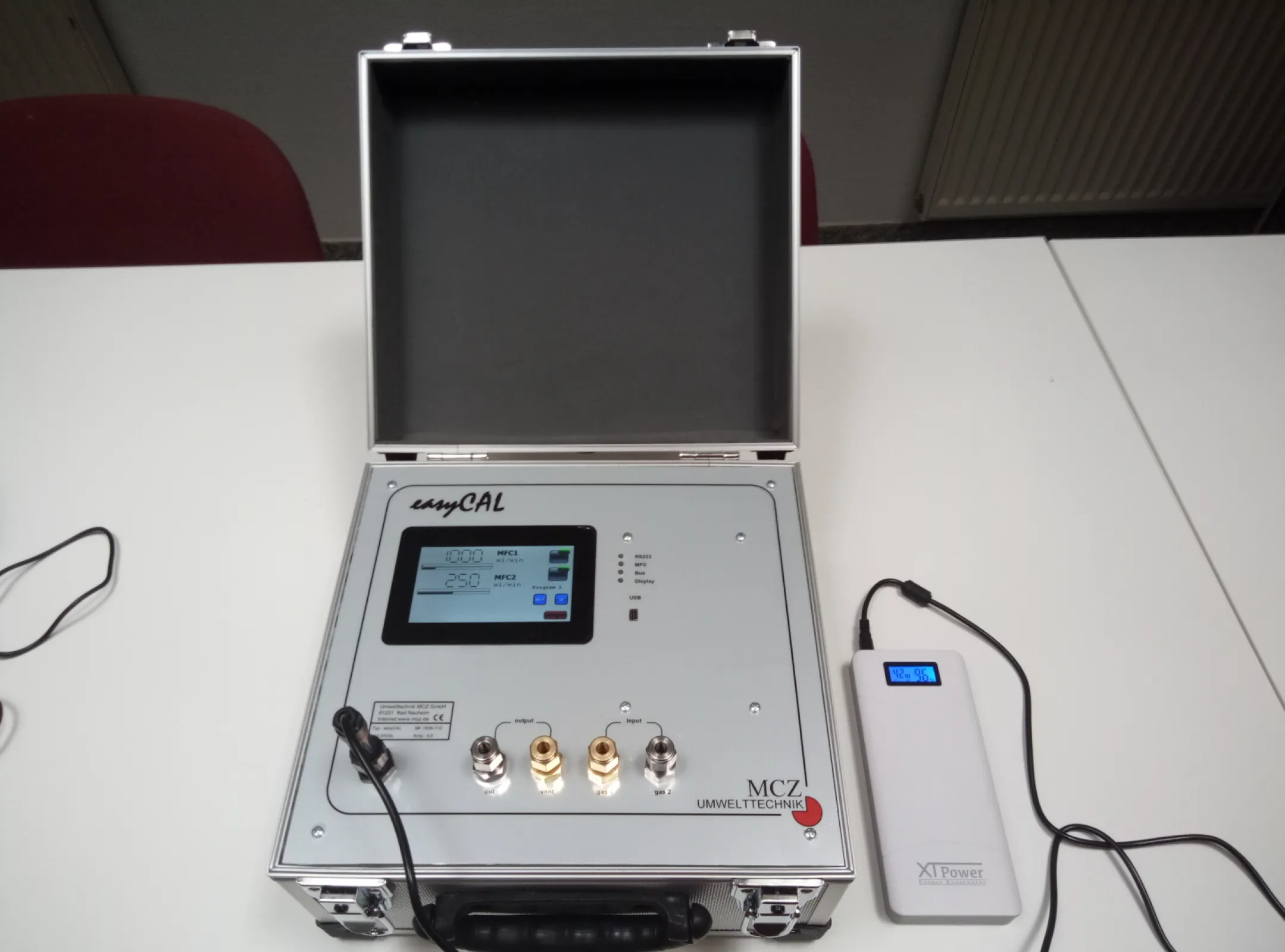 portable gas mixer model EasyCal with power bank