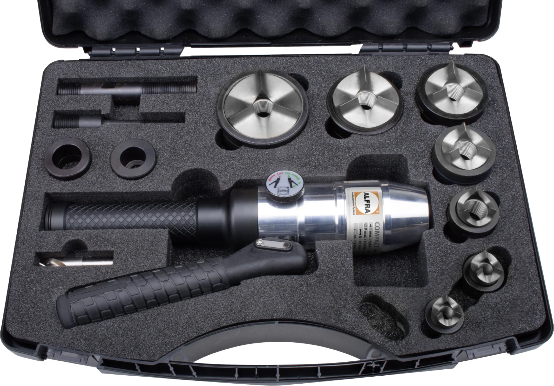 ALFRA Compact® 75 kN concentrated punching force – the basis model of the Alfra hydraulic-puncher-line is an invaluable help for control cabinet manufacturers.