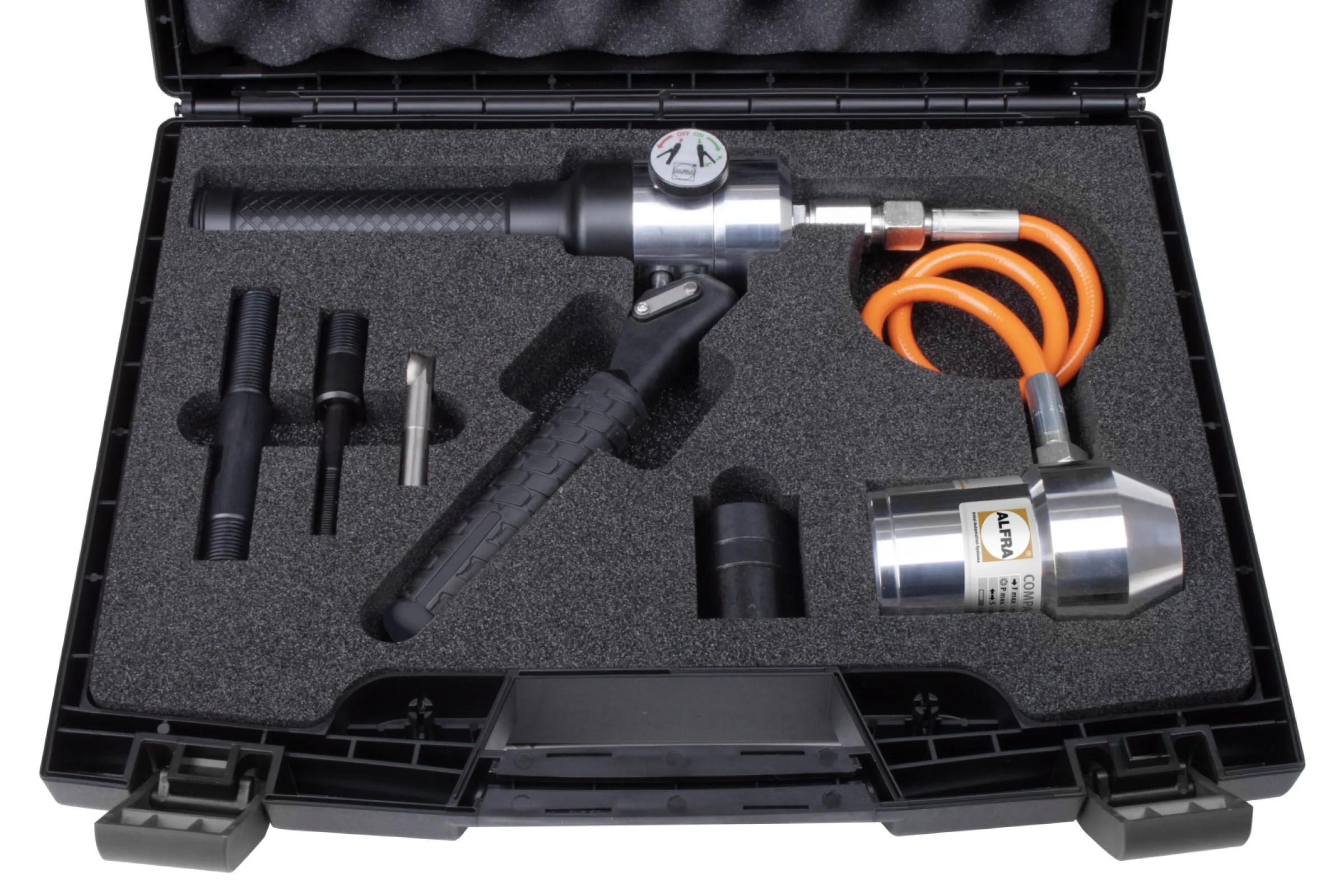 Compact Flex® Hand hydraulics When it comes to puch-outs close to the edges of the cabinet, the Alfra Compact Flex® is showing full potential. The manual puncher is a save alternative to a saw or a drilling machine, because there are no metal chips. The risk of a short circuit is thus minimized. That’s why the Alfra Compact Flex®is also the perfect device for punch-outs in very small or equipped contol cabinets. The 60 cm high pressure hose ensures full flexibility.