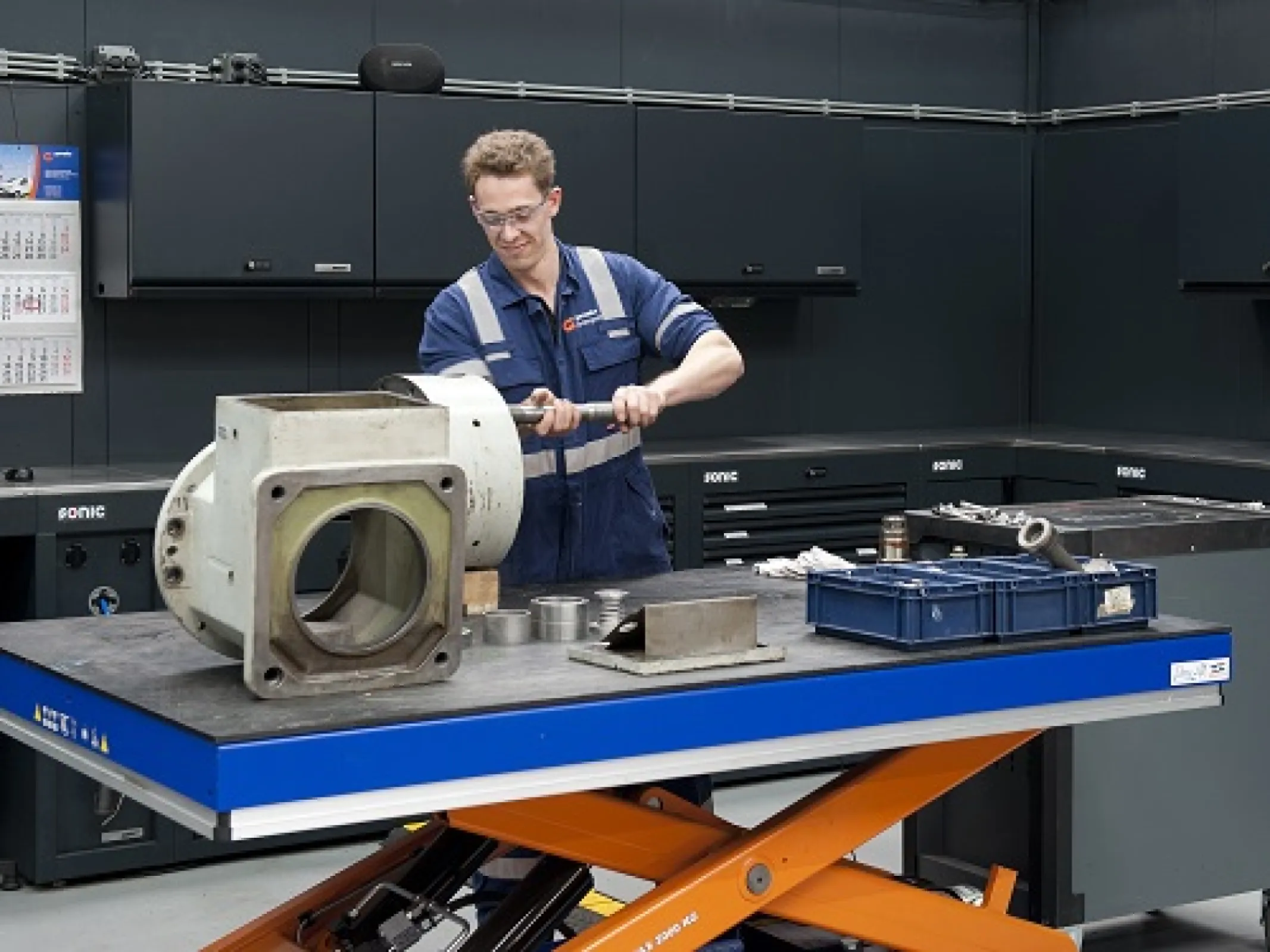 Geveke Pompen service technician in workshop