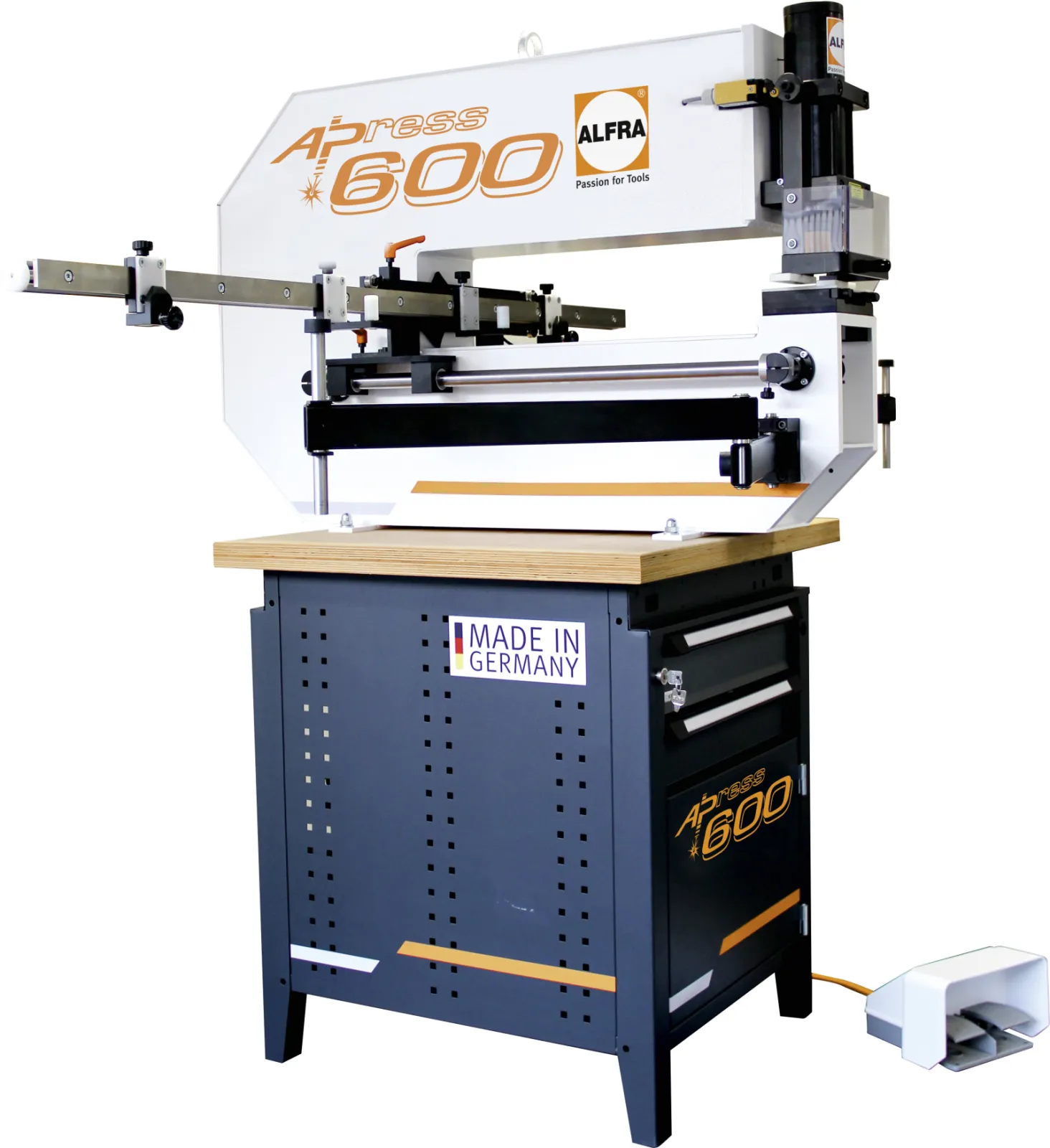 ALFRA PRESS AP 600 - stationary punching machine: The strongest of our punching presses without pre-drilling is used when size matters: 600 mm working radius, 60 kN punching force at 165 bar, 66 mm punching stroke and 360 kg net weight. This high-performance pillar hole punch was specially developed for panelbuilders.  Its core competence: square, rectangular or special shapes for sheet metal and control cabinet doors with dimensions of up to 2200 mm x 1000 mm and a folding height of up to 30 mm. Ask about customised products too!