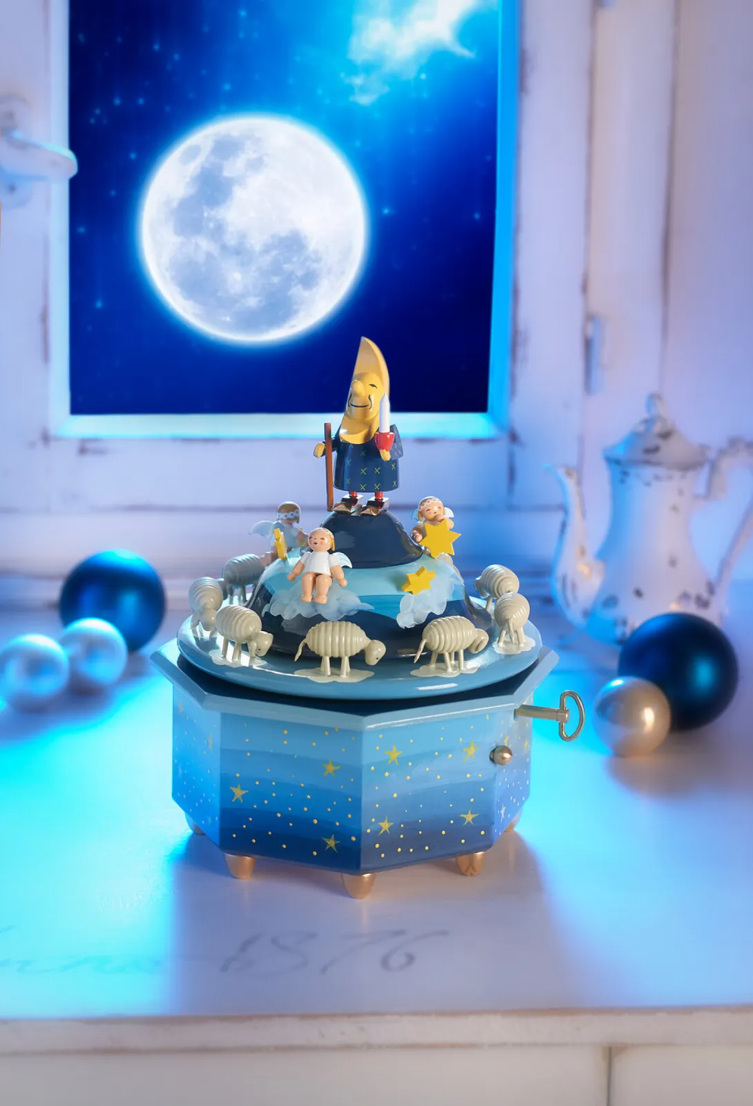 The nine little sheep make their rounds with caution, while the good-natured moon father in his blue robe watches over them as a shepherd.