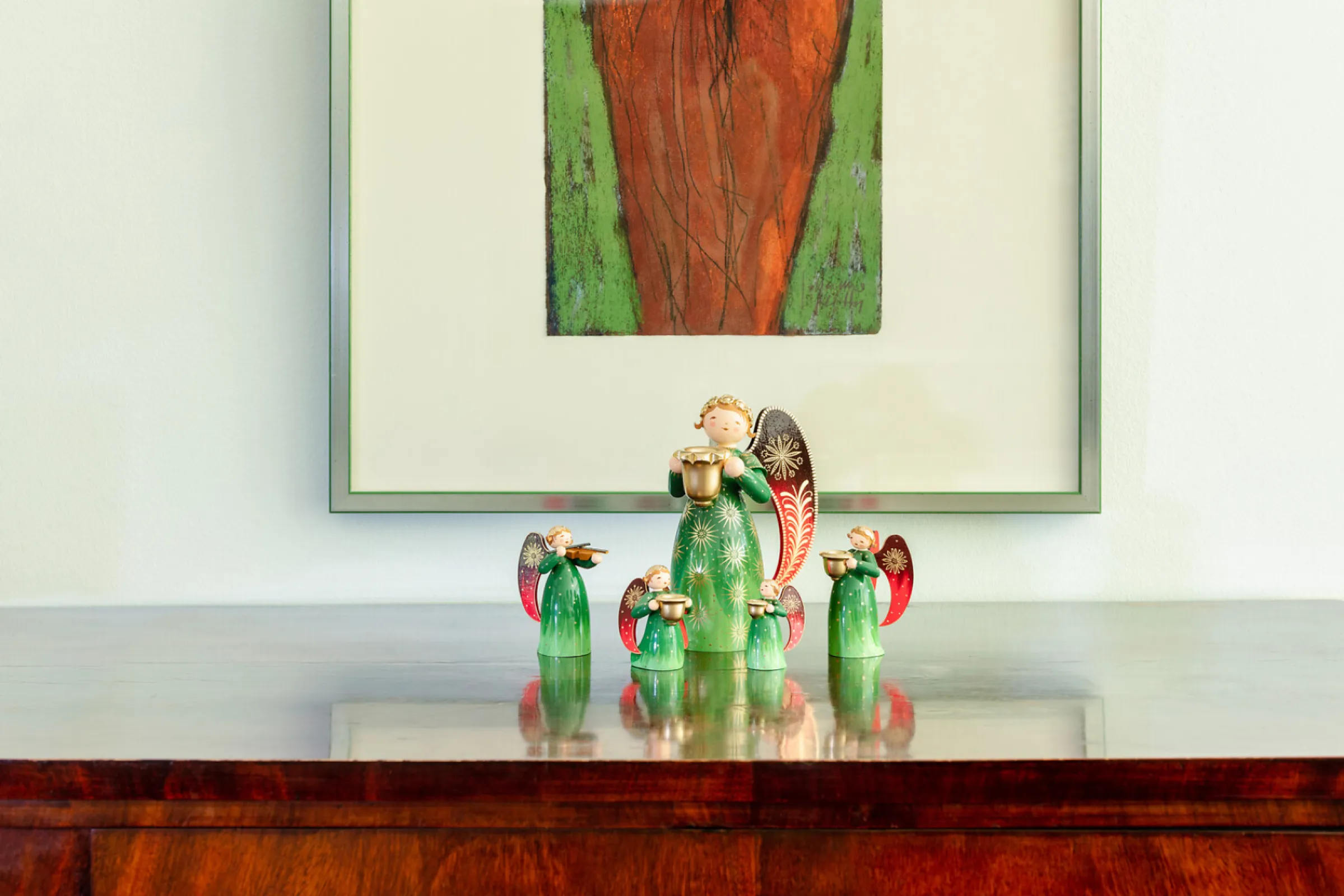 The richly painted angels are a real eye-catcher, and not just at Christmas time.