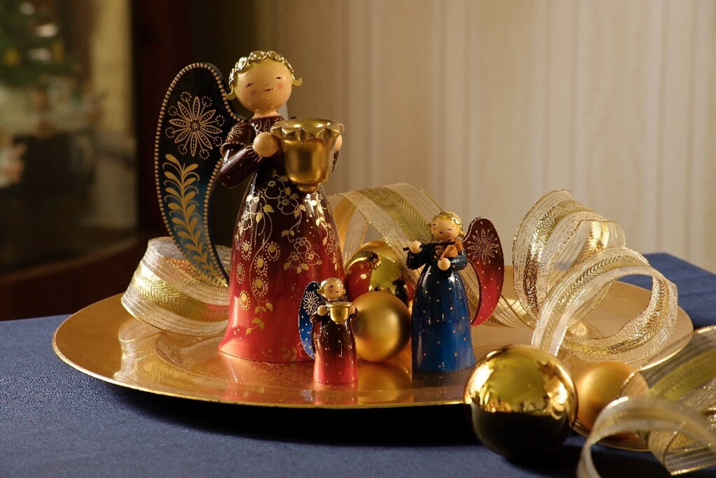 As an elegant Christmas decoration, the richly painted angels will catch everyone's attention.