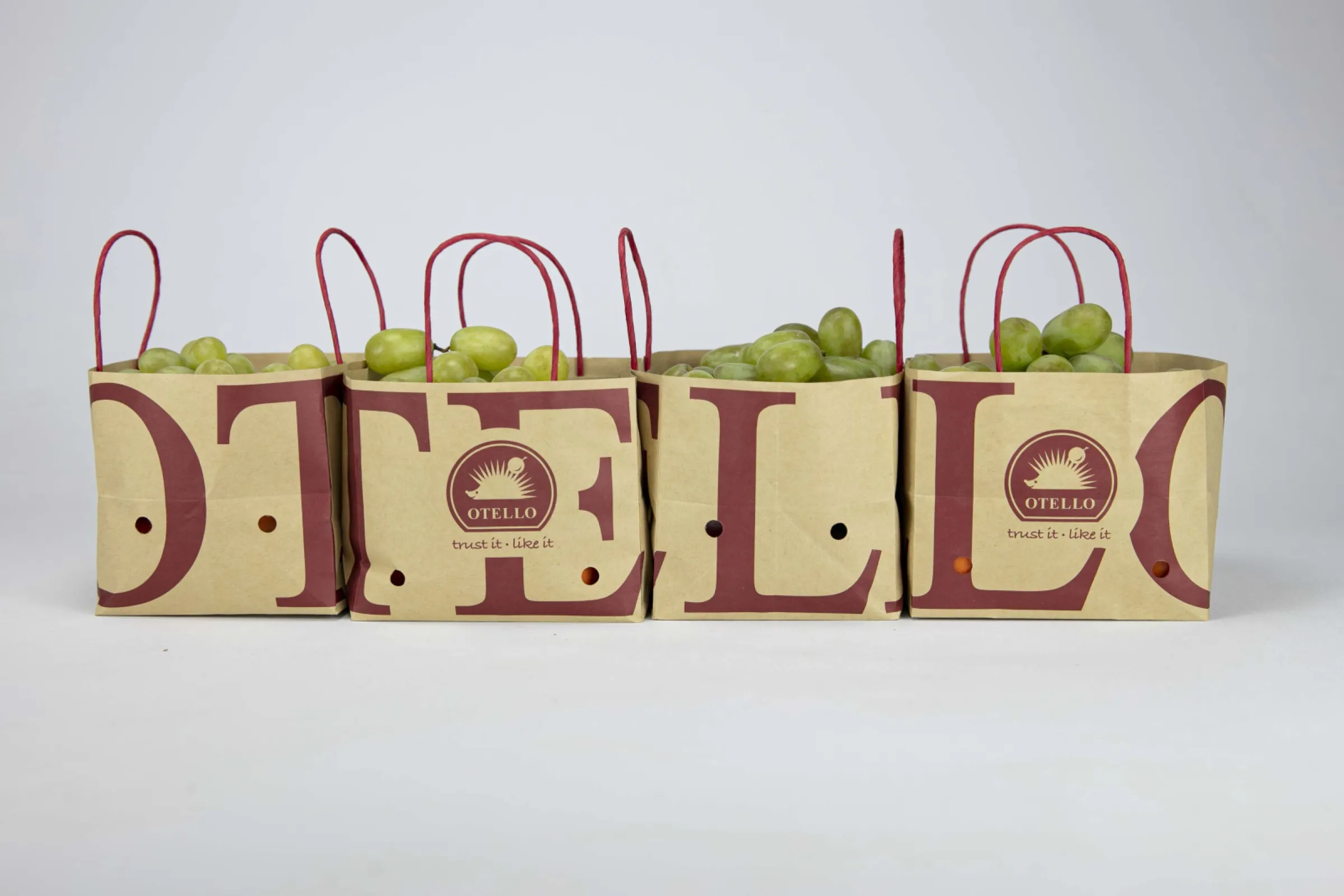 Grapes in KÖLLA own brand: OTELLO paper bag