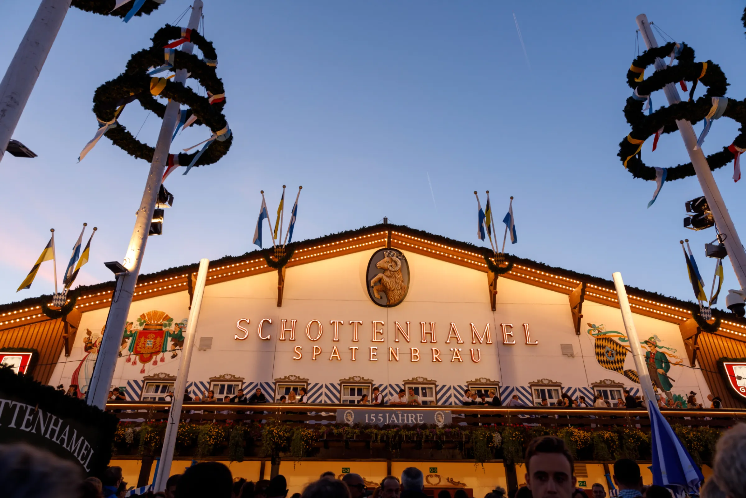 Oktoberfest – A Legendary Celebration of Bavarian Spirit Step into a world of brass bands, clinking steins, and centuries-old tradition at Munich’s world-renowned Oktoberfest.