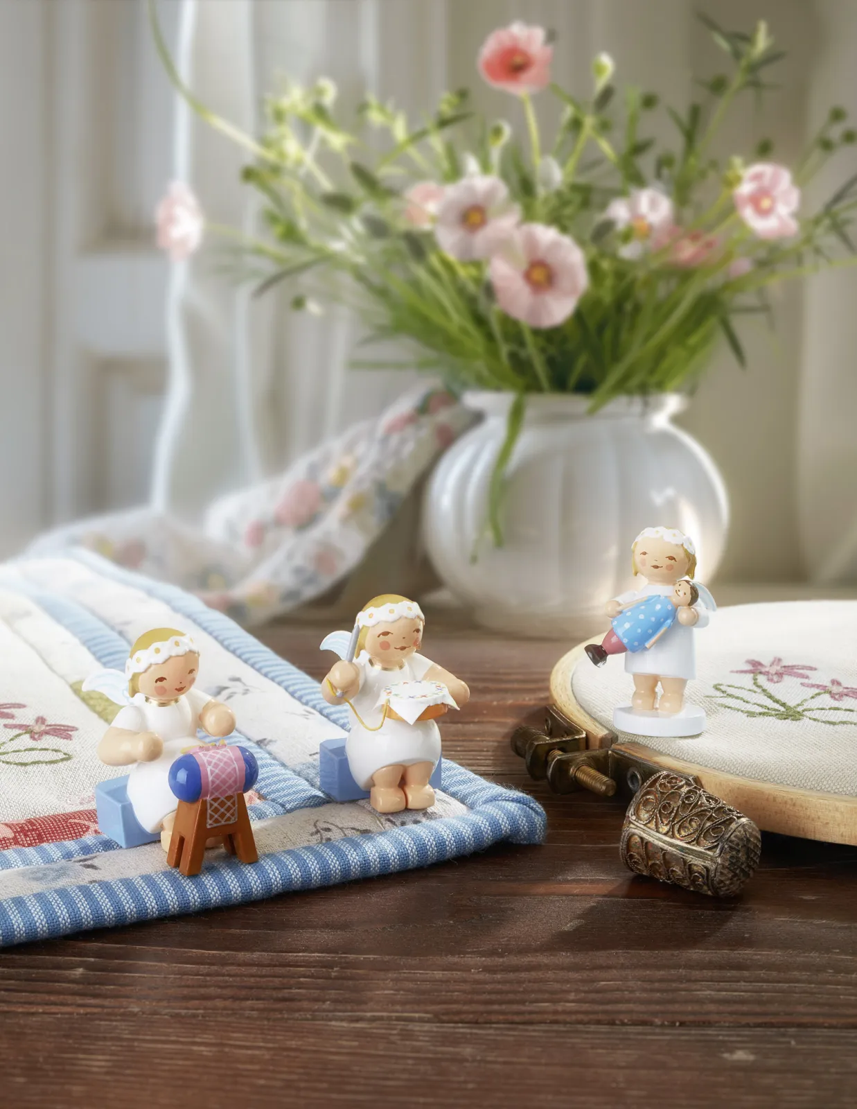 The little marguerite angels are also real eye-catchers in spring decorations.