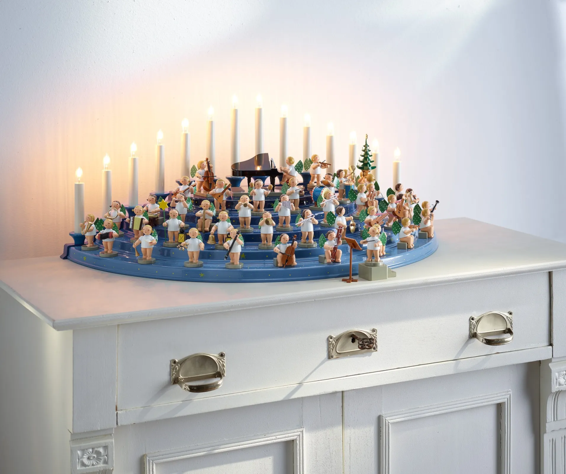 Our Angel Mountain was awarded a gold medal and the “Grand Prix” at the 1937 World Exhibition in Paris.