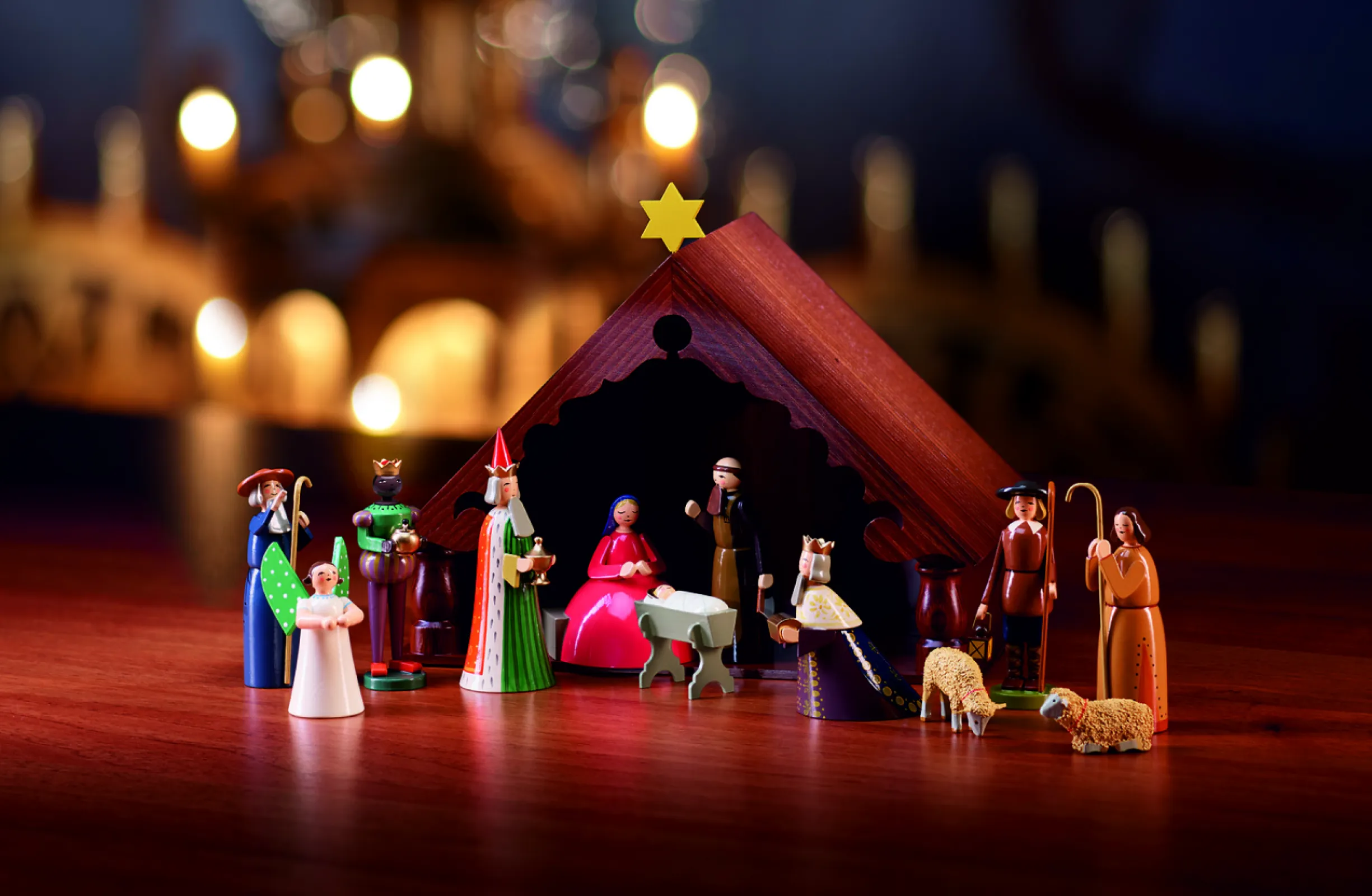 The theme could hardly be more traditional, but it is precisely the modern design of this minimalist nativity scene that continues to delight enthusiasts and collectors to this day.