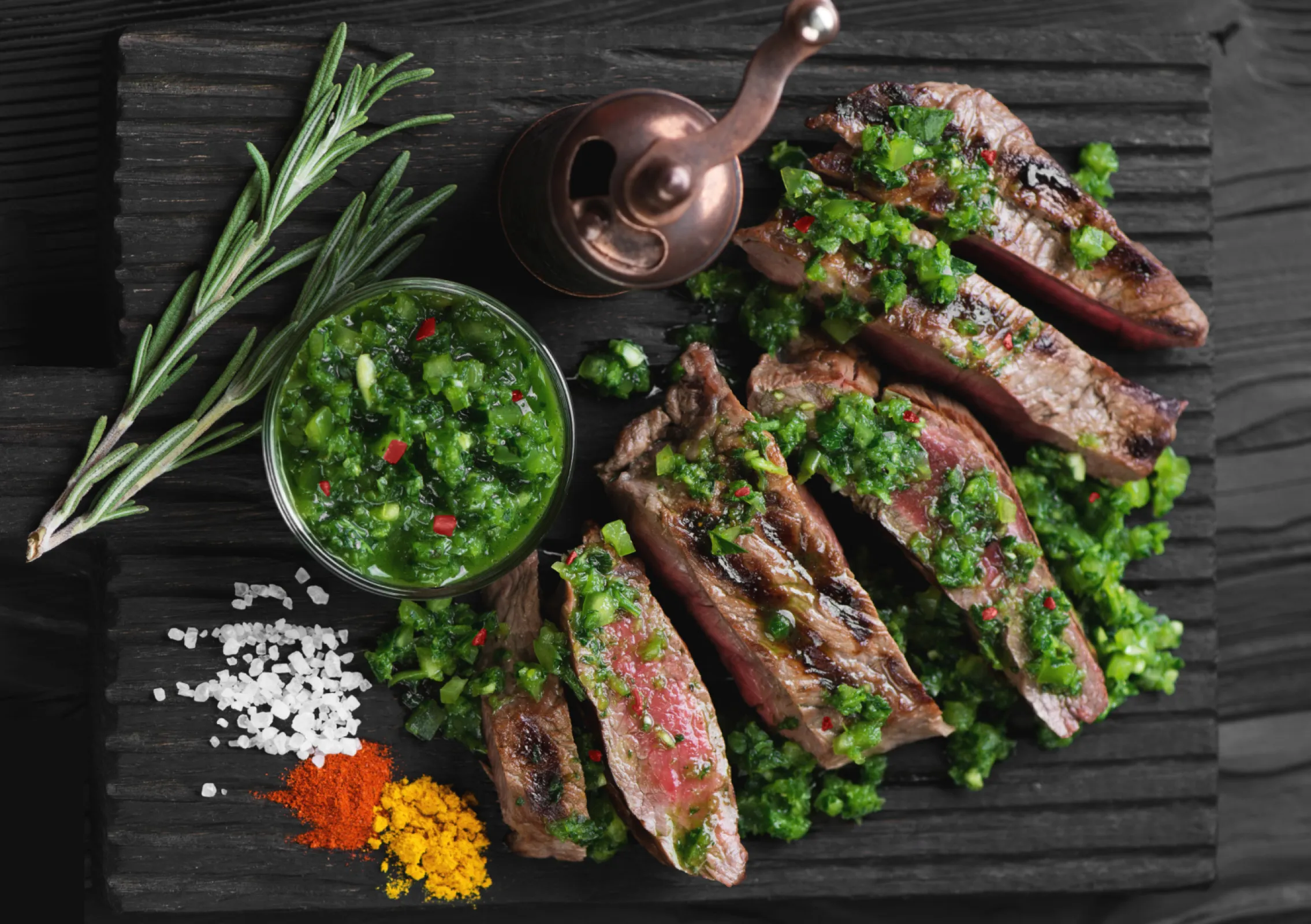 Sliced lamb with a dip made from 7-Herb Mix