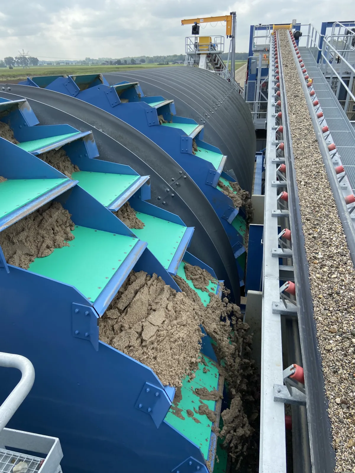 Dewatering bucket wheels 5