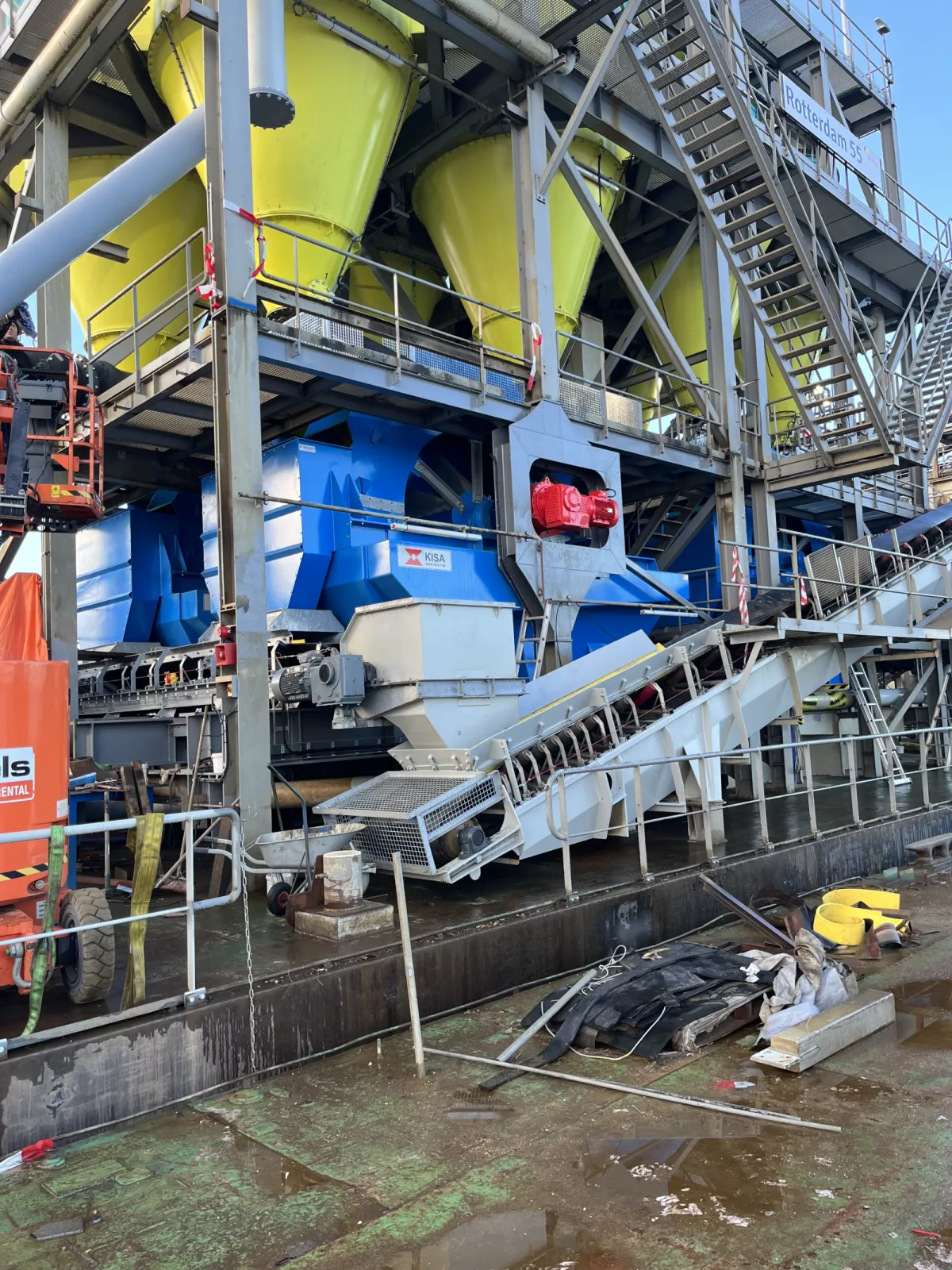 Dewatering bucket wheels 7