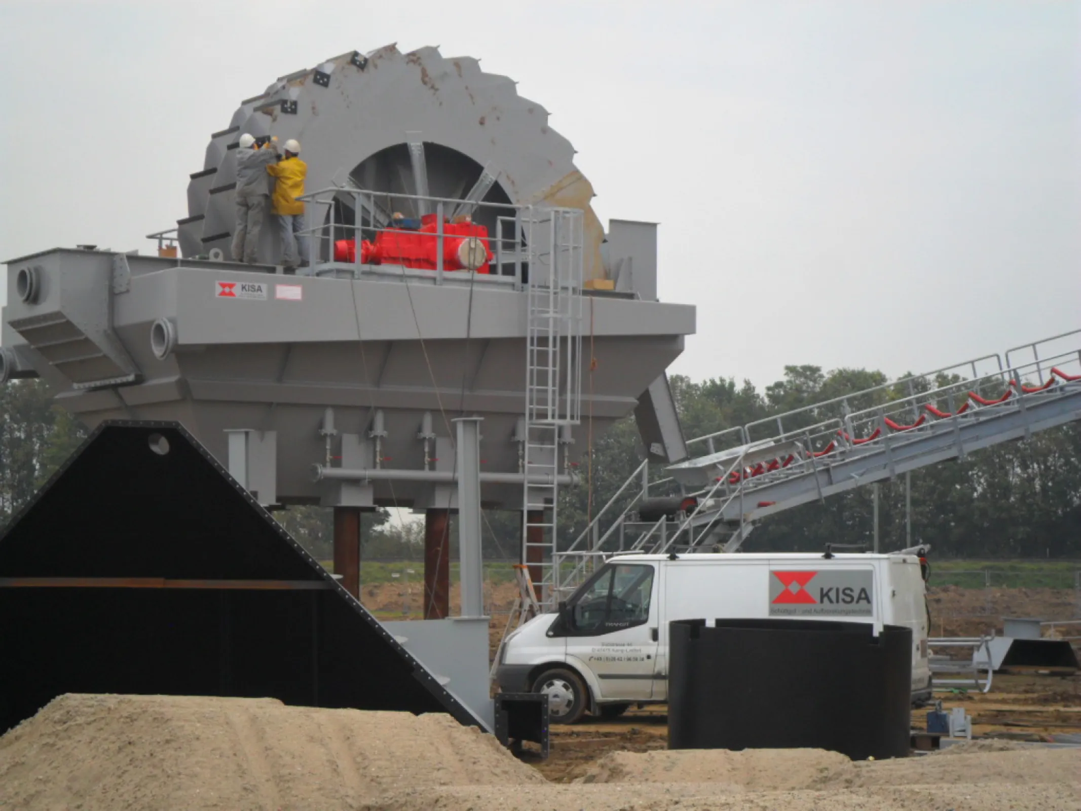 Dewatering bucket wheels 10