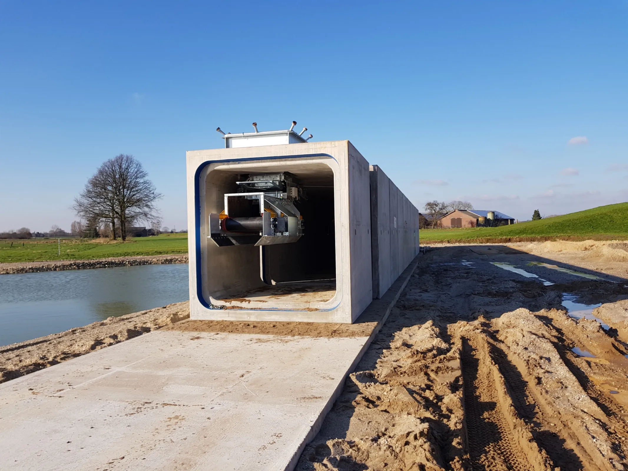 Discharge systems for bulk material 1