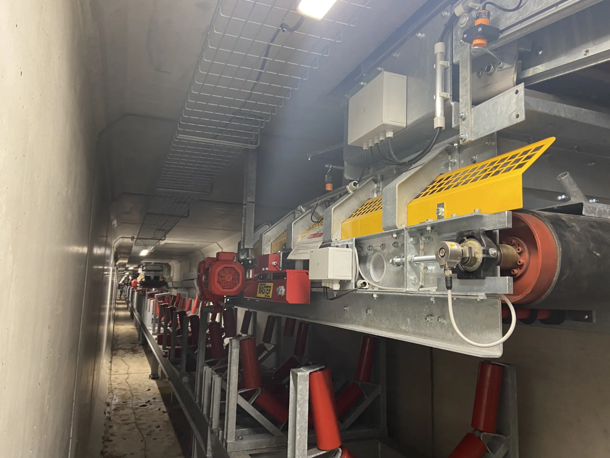 Discharge systems for bulk material 4