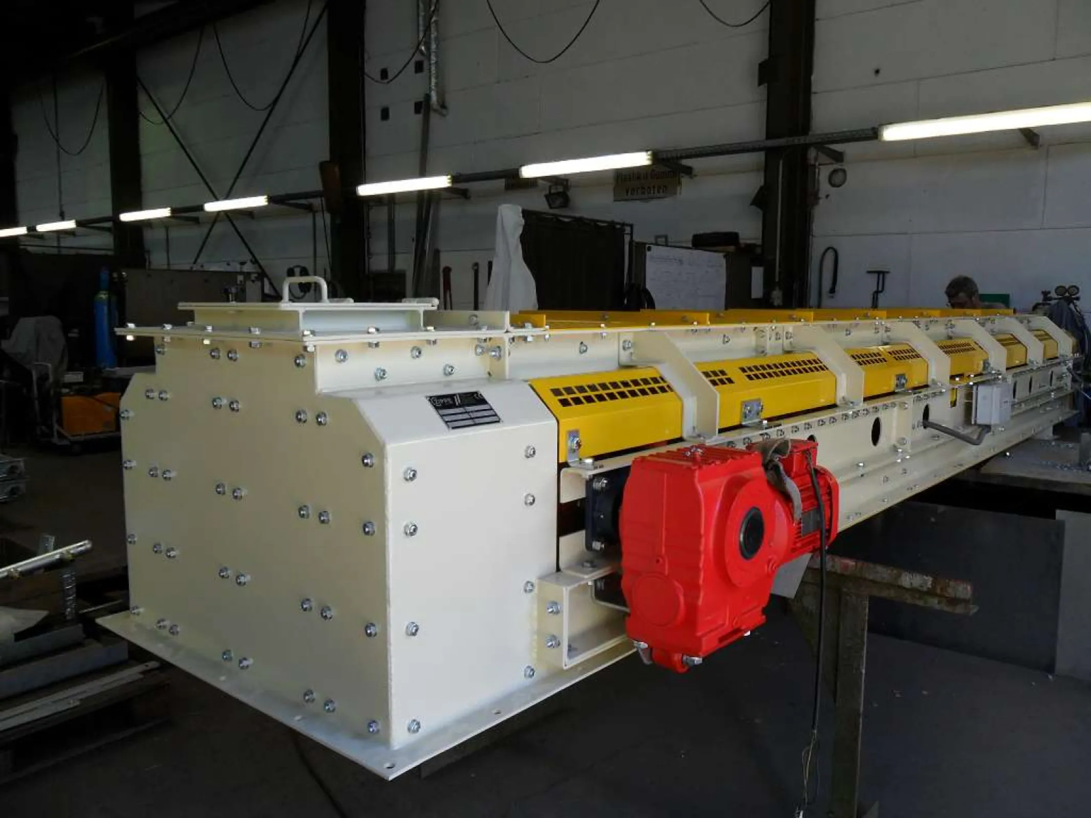 Discharge systems for bulk material 8