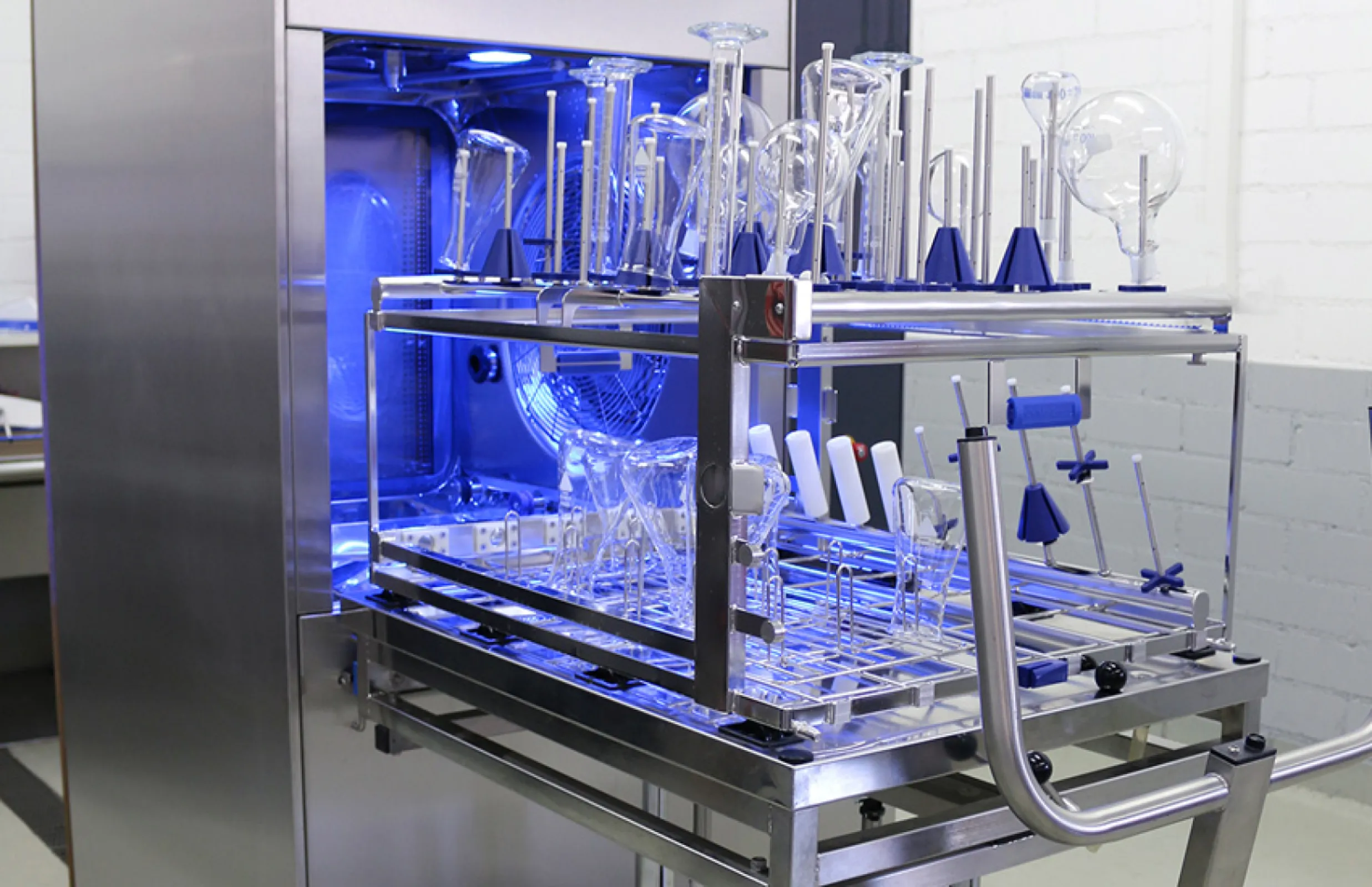 Uniclean® PL II 15 Laboratory and Research: High performance washer-disinfector for laboratory glassware