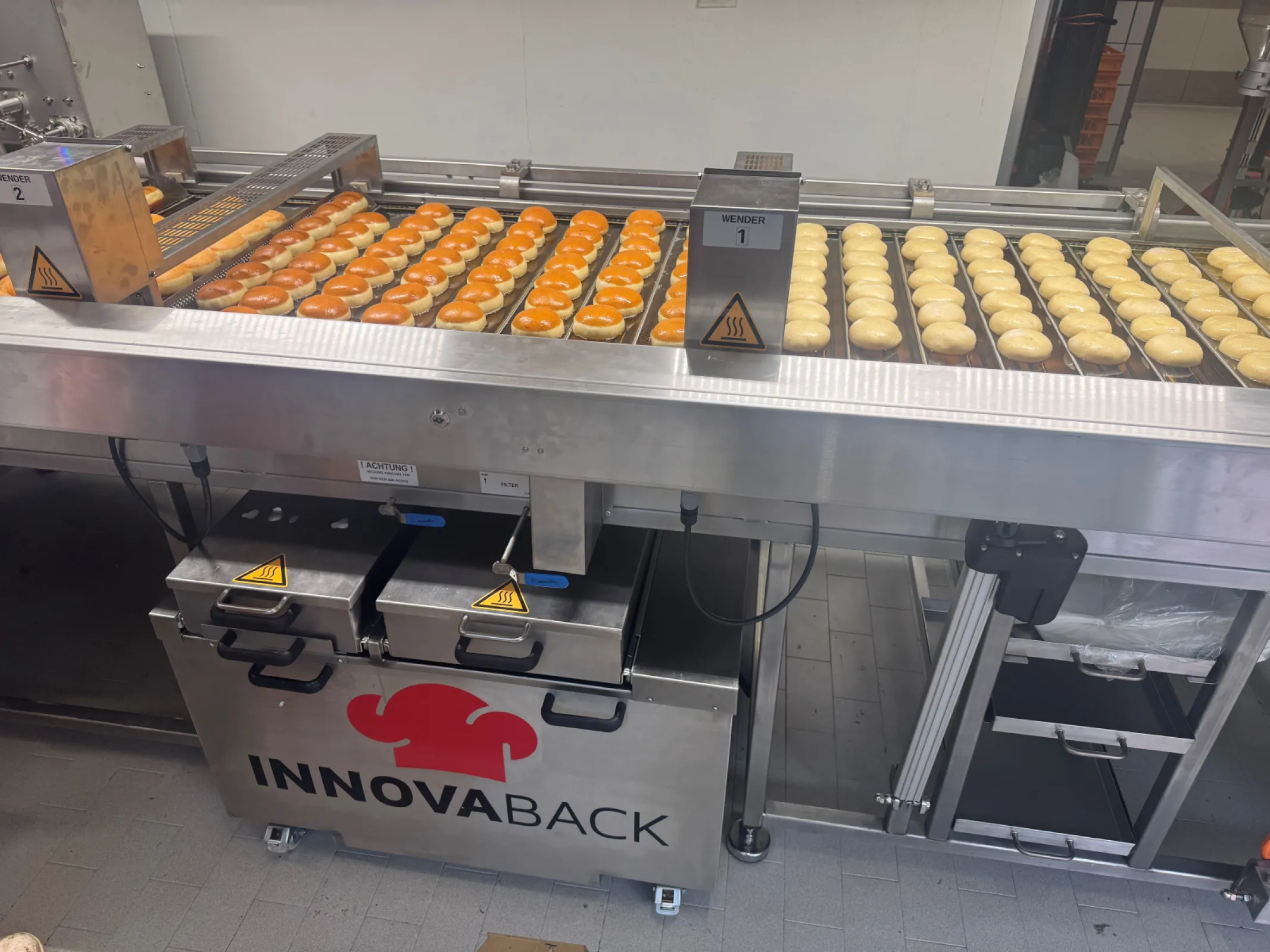 InnovaBack FG with filled Donuts (Berliners, Krapfen)