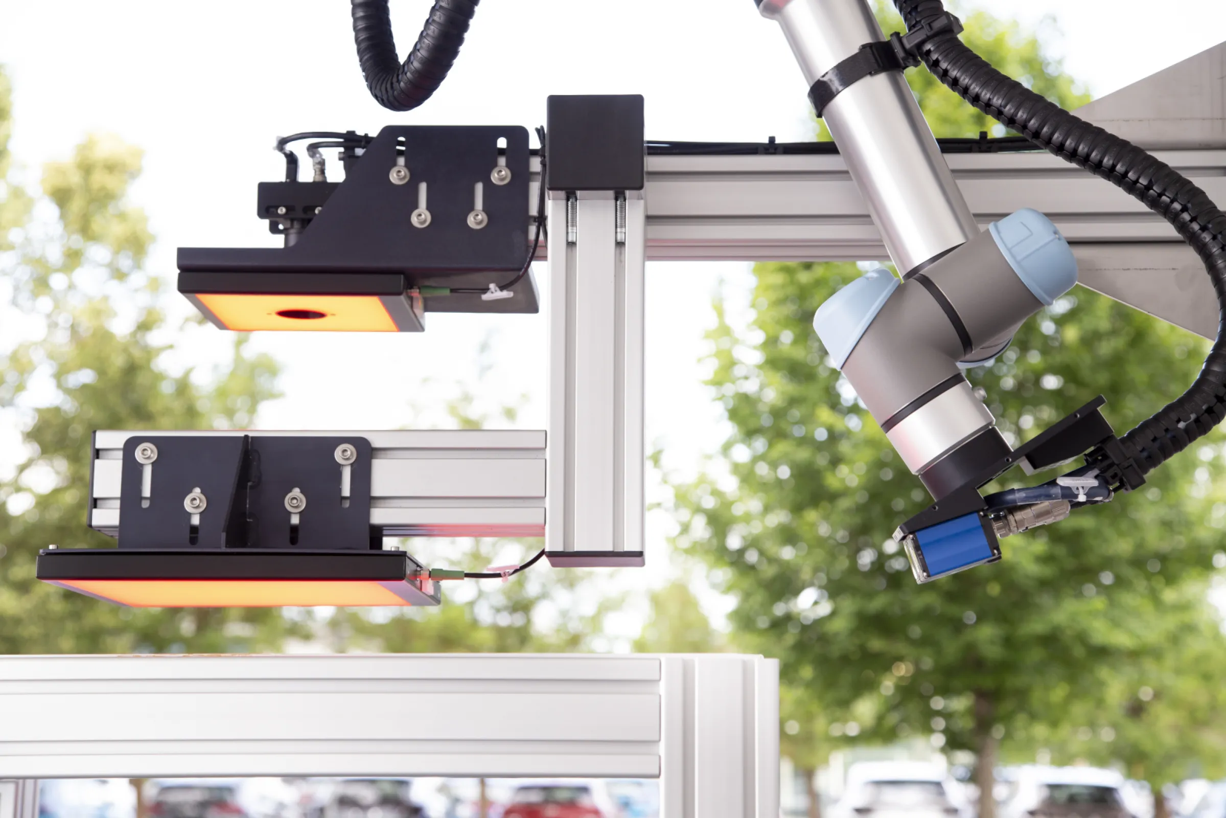 Robot with integrated machine vision are an important component of automation technology and test automation.