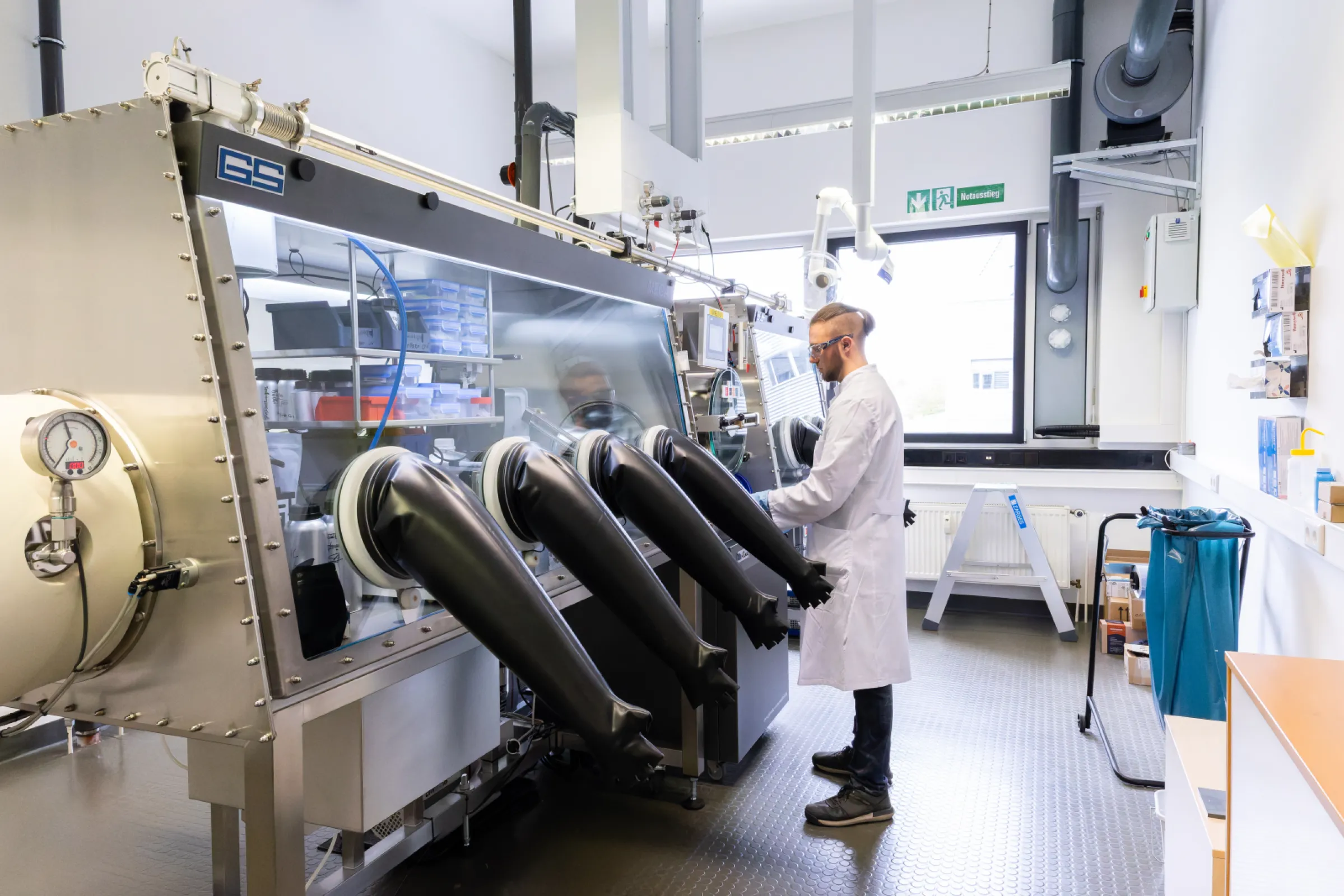 Most modern laboratory infrastructure - Electrolyte formulation